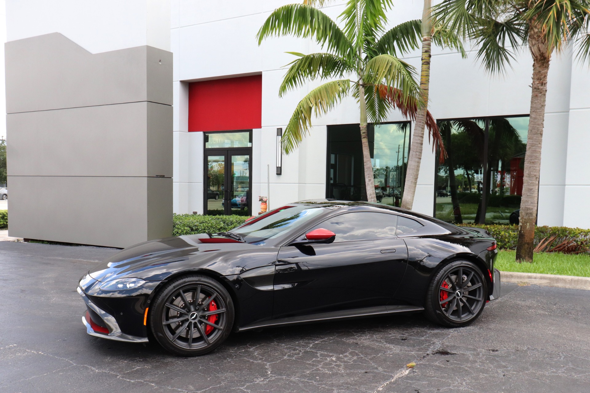 Used-2019-Aston-Martin-Vantage
