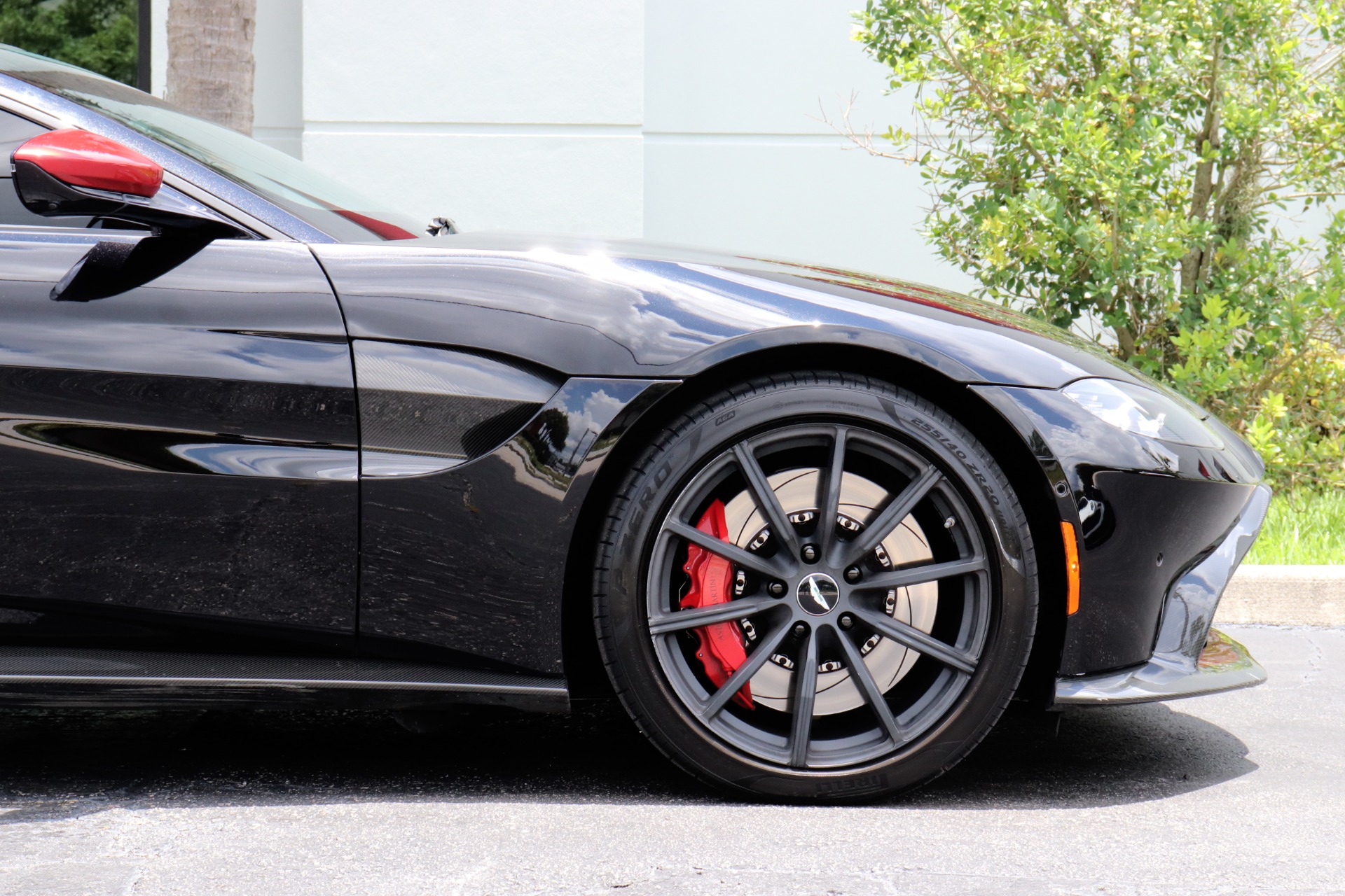 Used-2019-Aston-Martin-Vantage