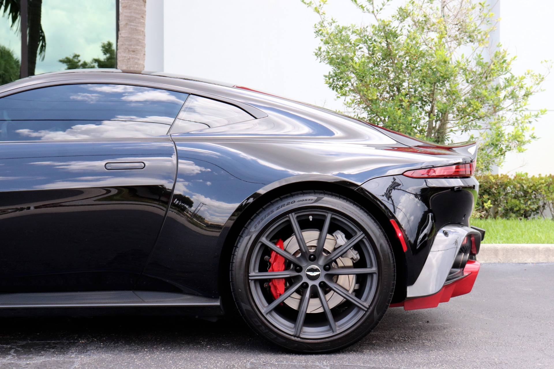 Used-2019-Aston-Martin-Vantage