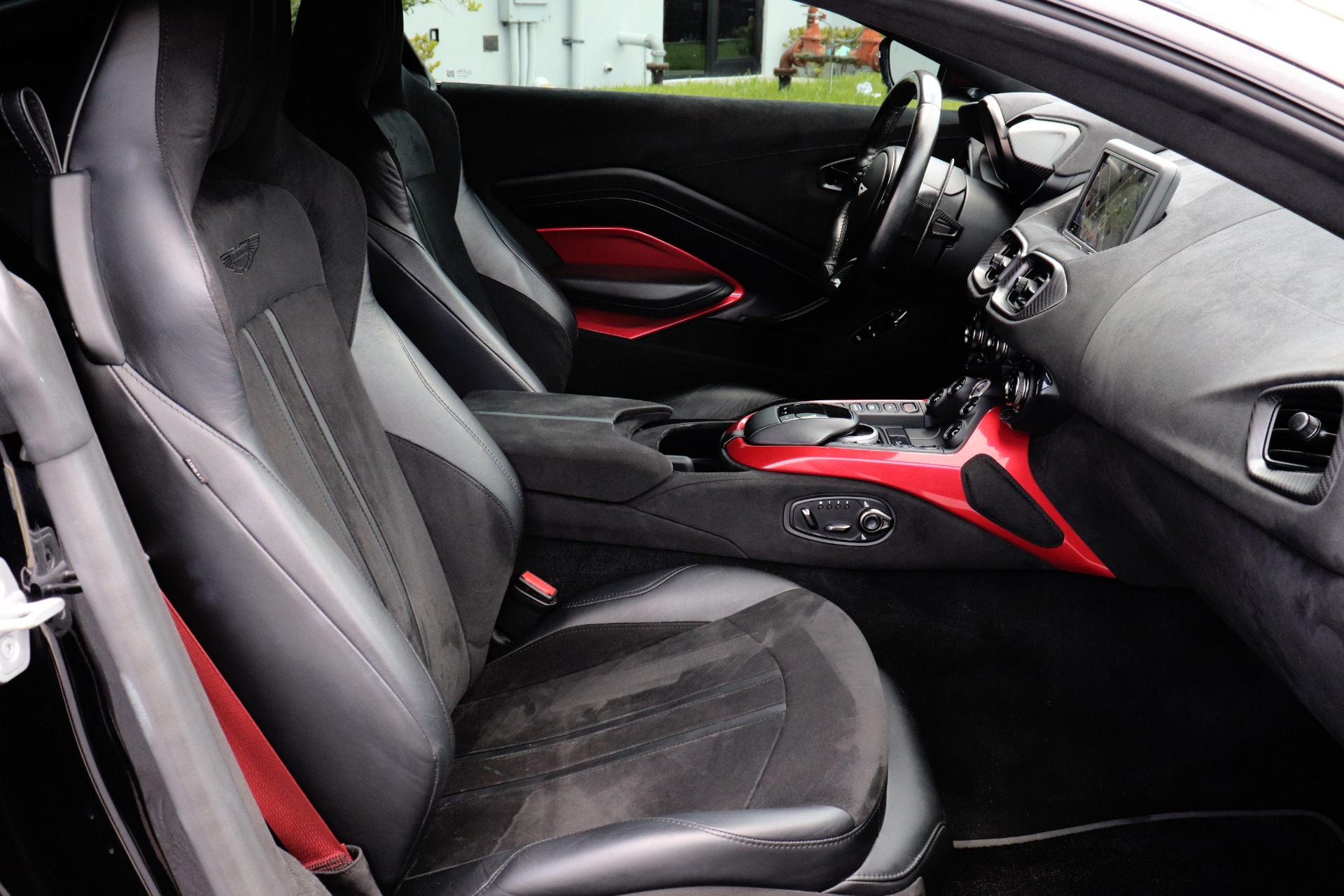 Used-2019-Aston-Martin-Vantage