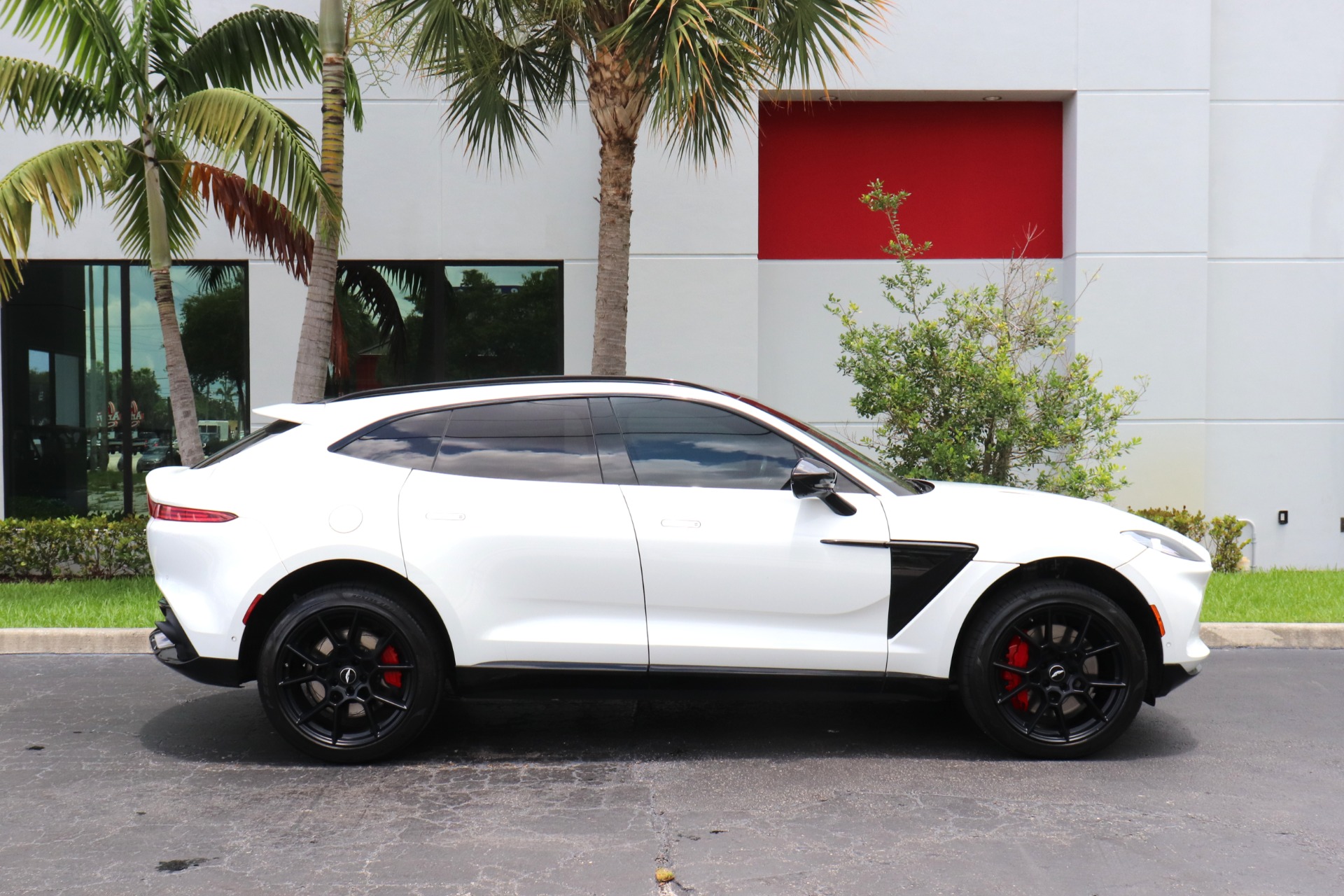 Used-2021-Aston-Martin-DBX