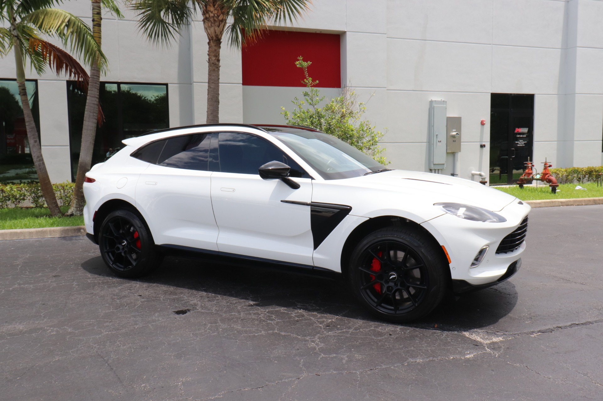 Used-2021-Aston-Martin-DBX