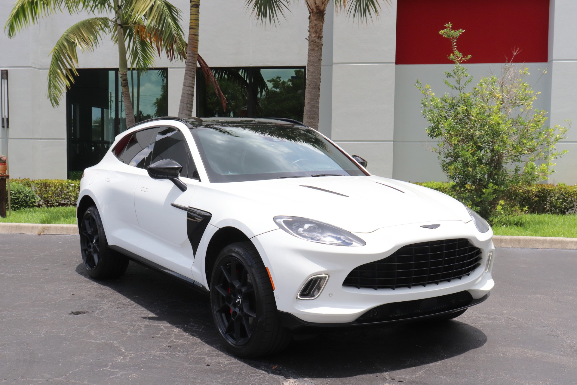 Used-2021-Aston-Martin-DBX