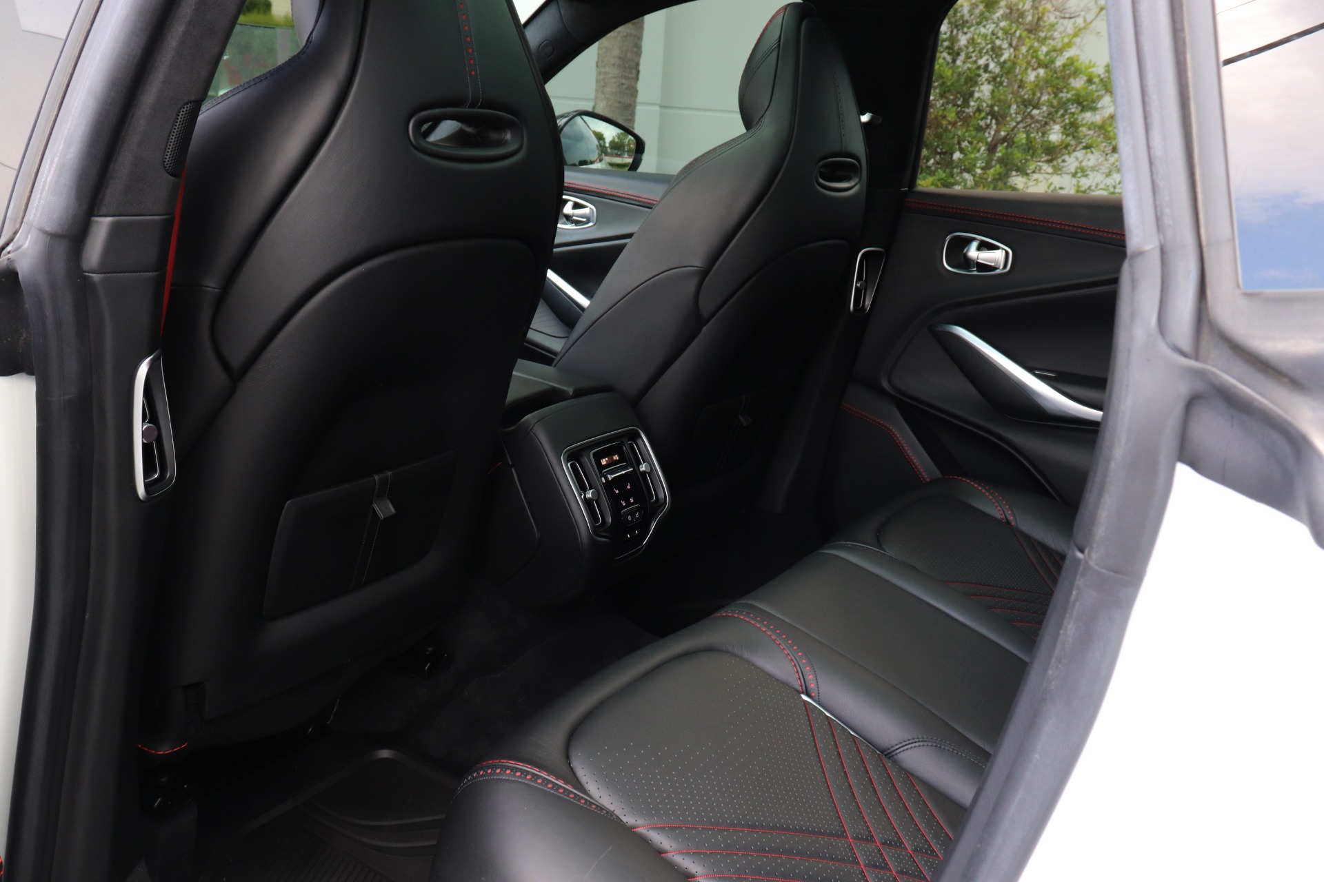 Used-2021-Aston-Martin-DBX