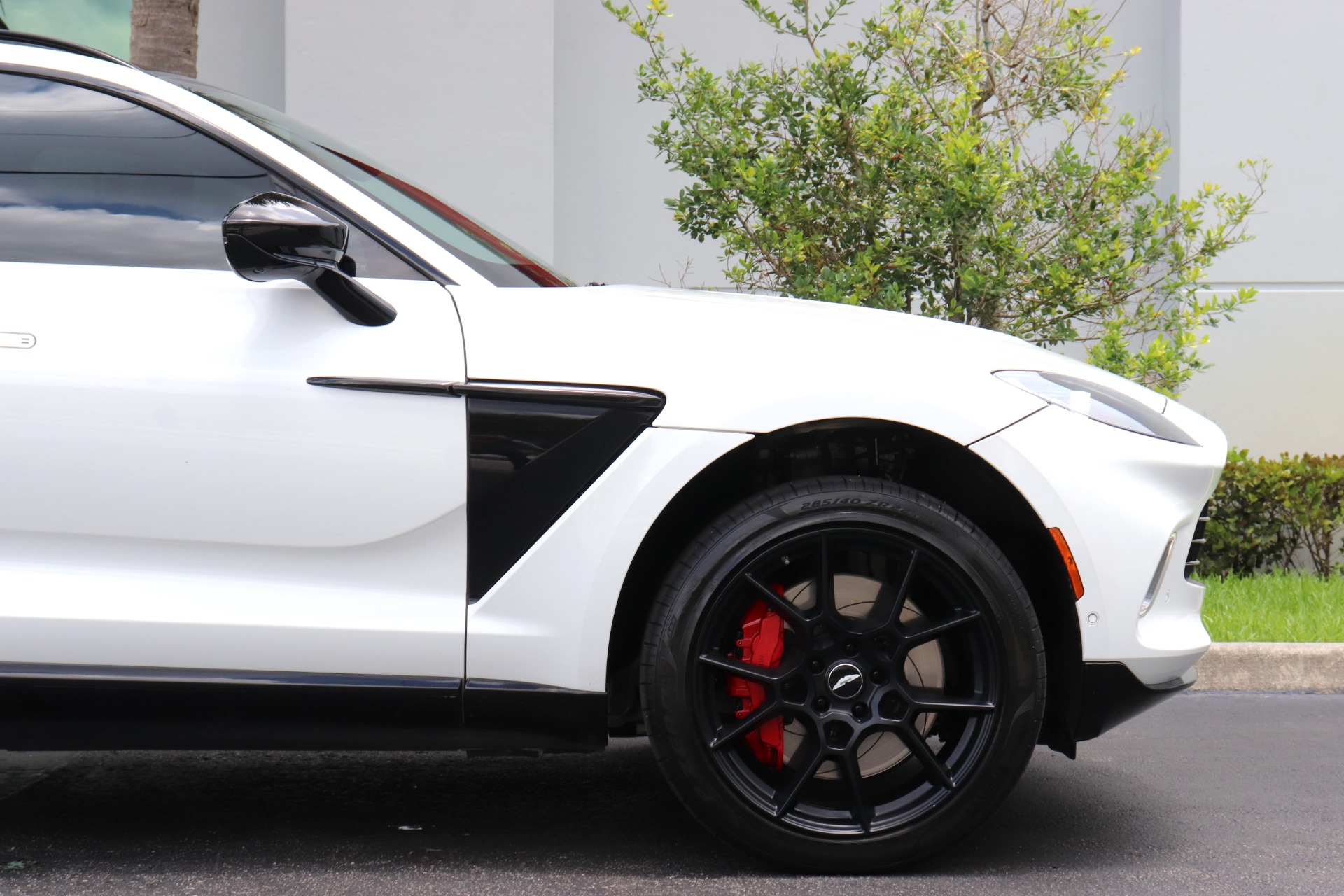 Used-2021-Aston-Martin-DBX