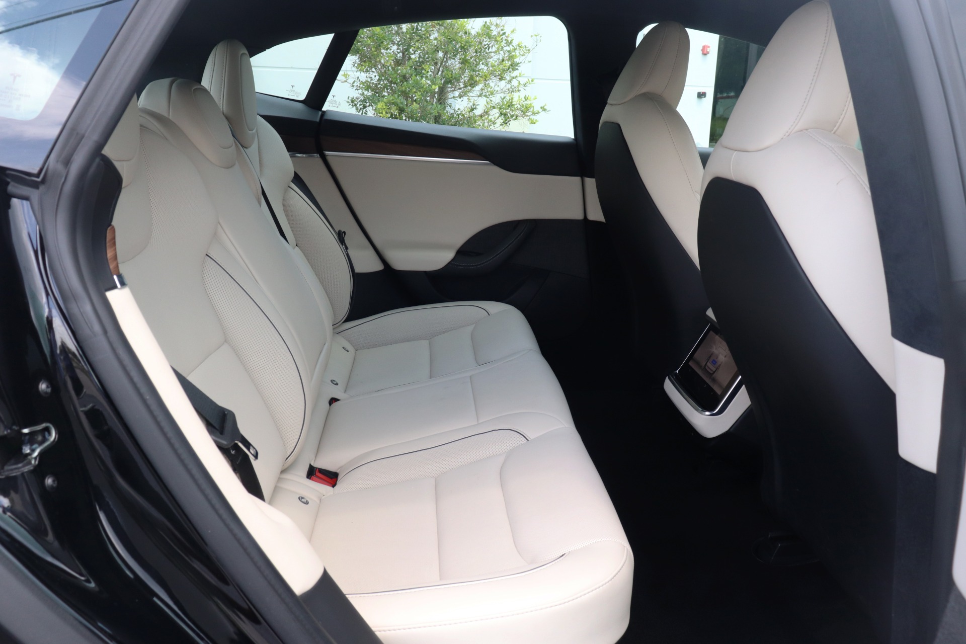 Tesla updates Model S interior with new back seats