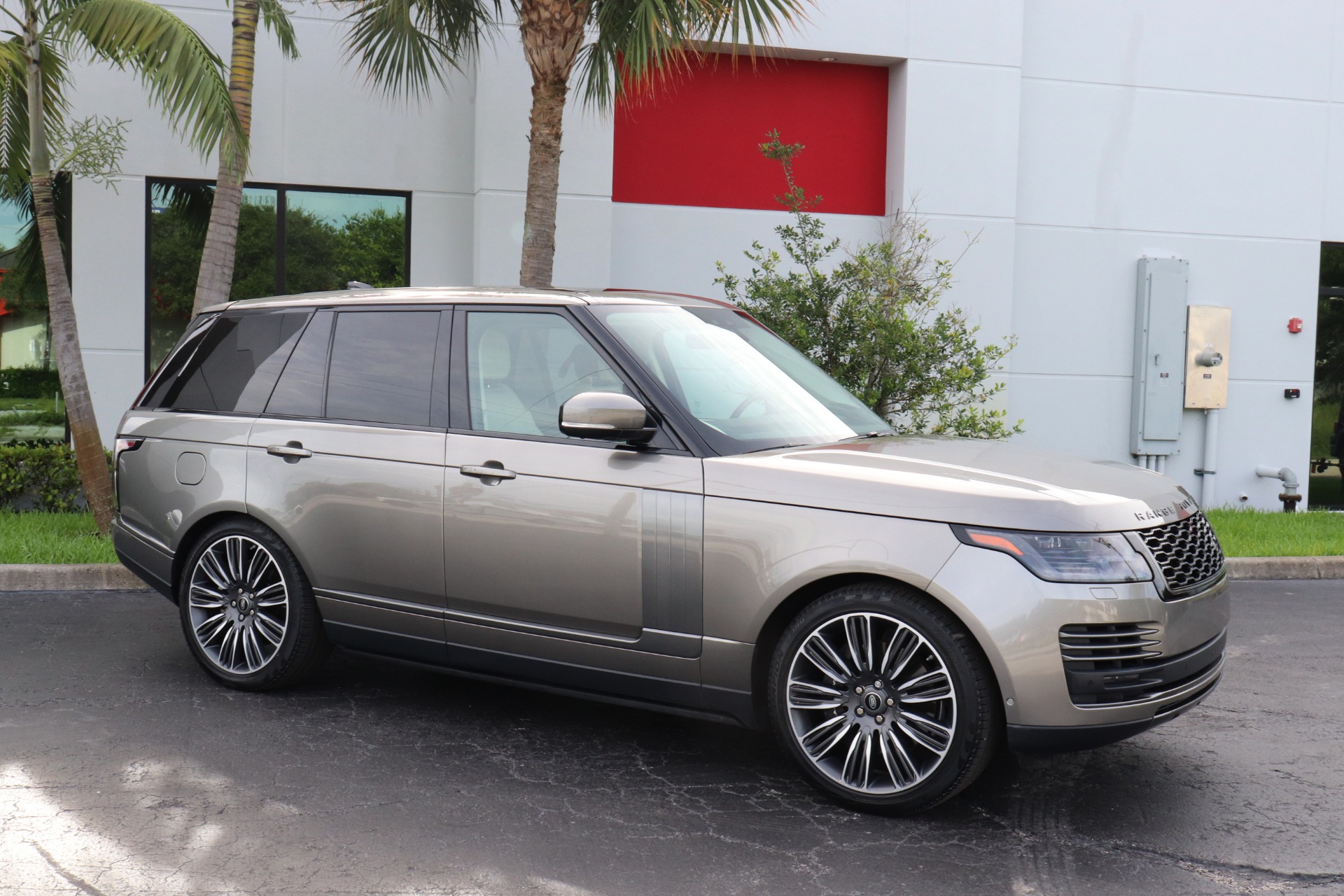 Used-2021-Land-Rover-Range-Rover-P400-HSE-Westminster-Edition
