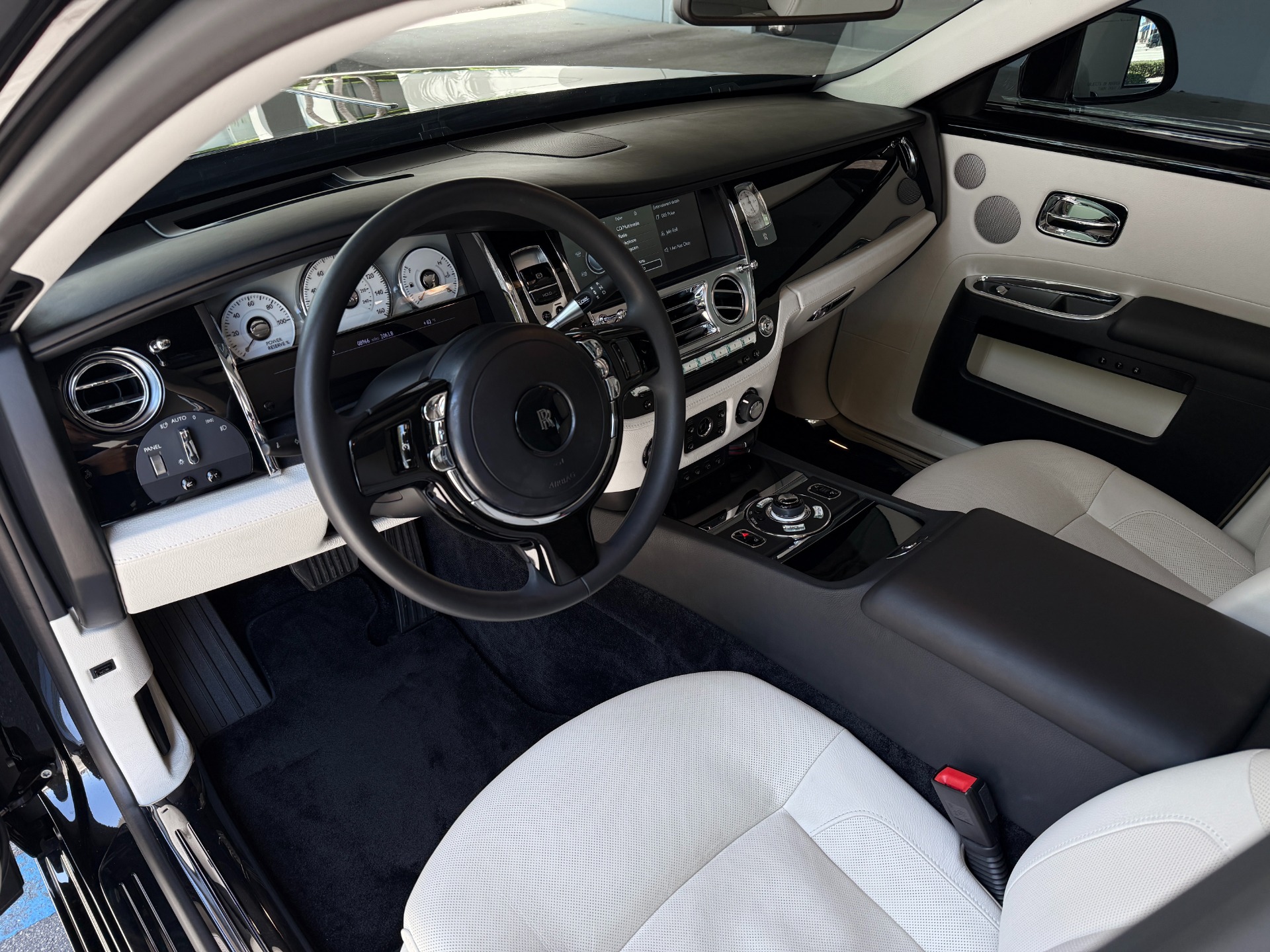 Used-2013-Rolls-Royce-Ghost