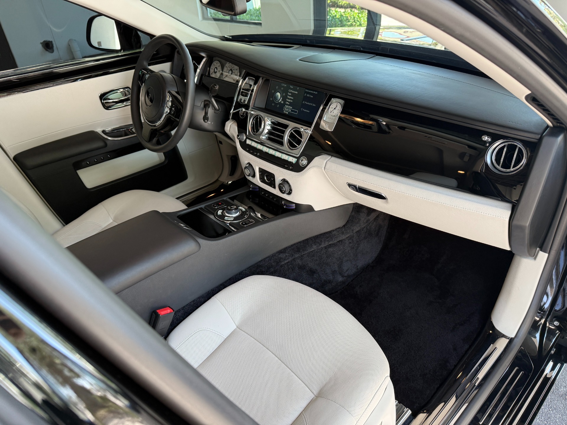 Used-2013-Rolls-Royce-Ghost