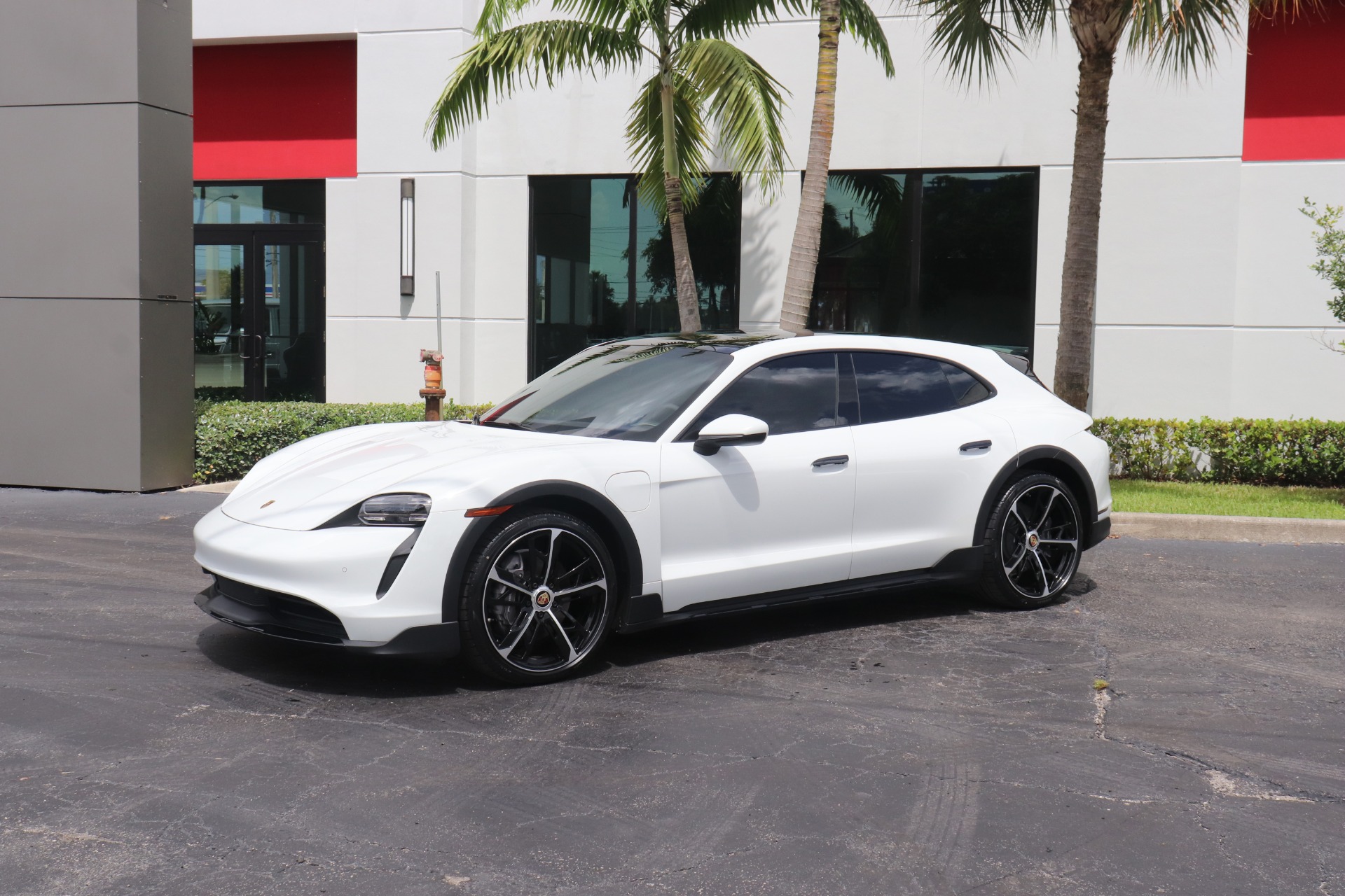 Used-2022-Porsche-Taycan-4-Cross-Turismo