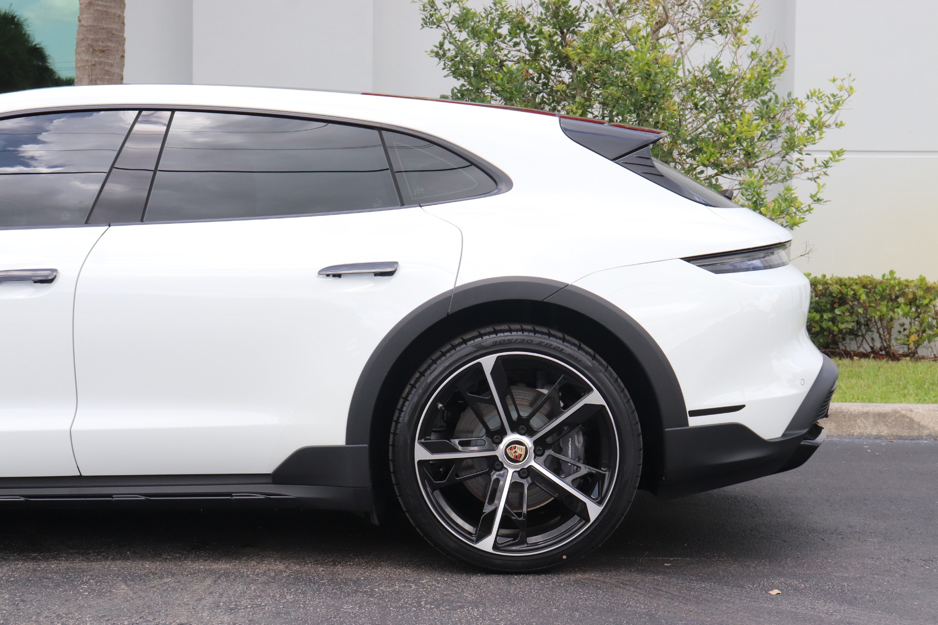 Used-2022-Porsche-Taycan-4-Cross-Turismo