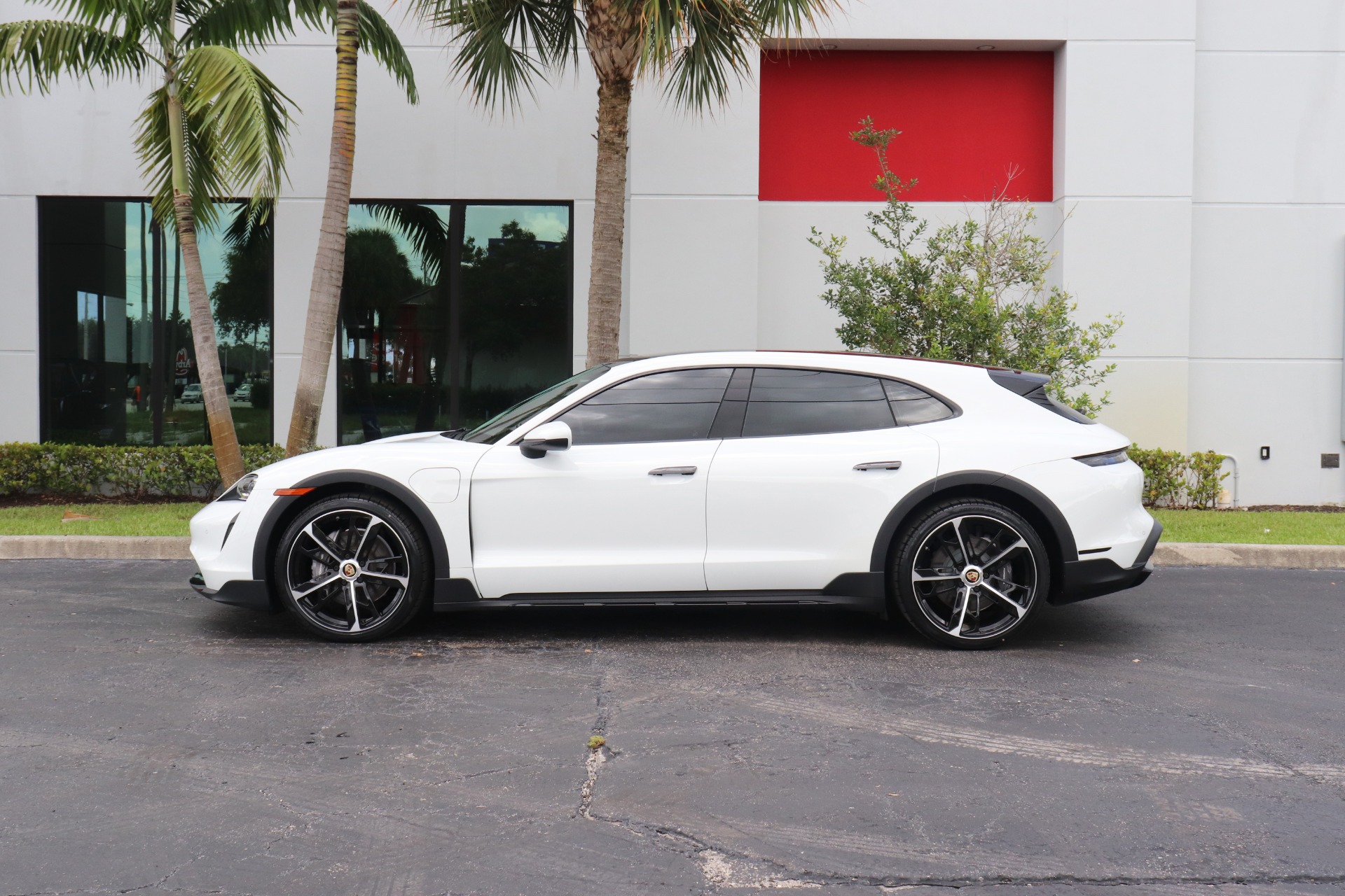 Used-2022-Porsche-Taycan-4-Cross-Turismo