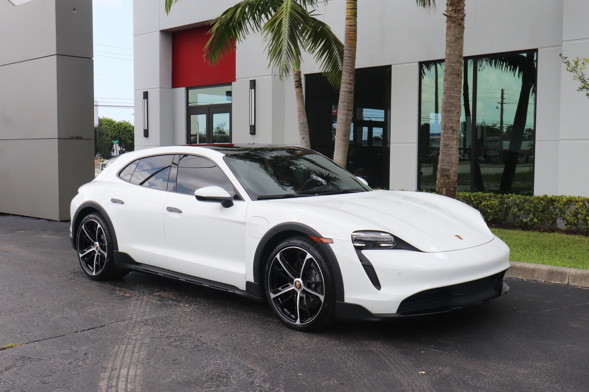 Used-2022-Porsche-Taycan-4-Cross-Turismo