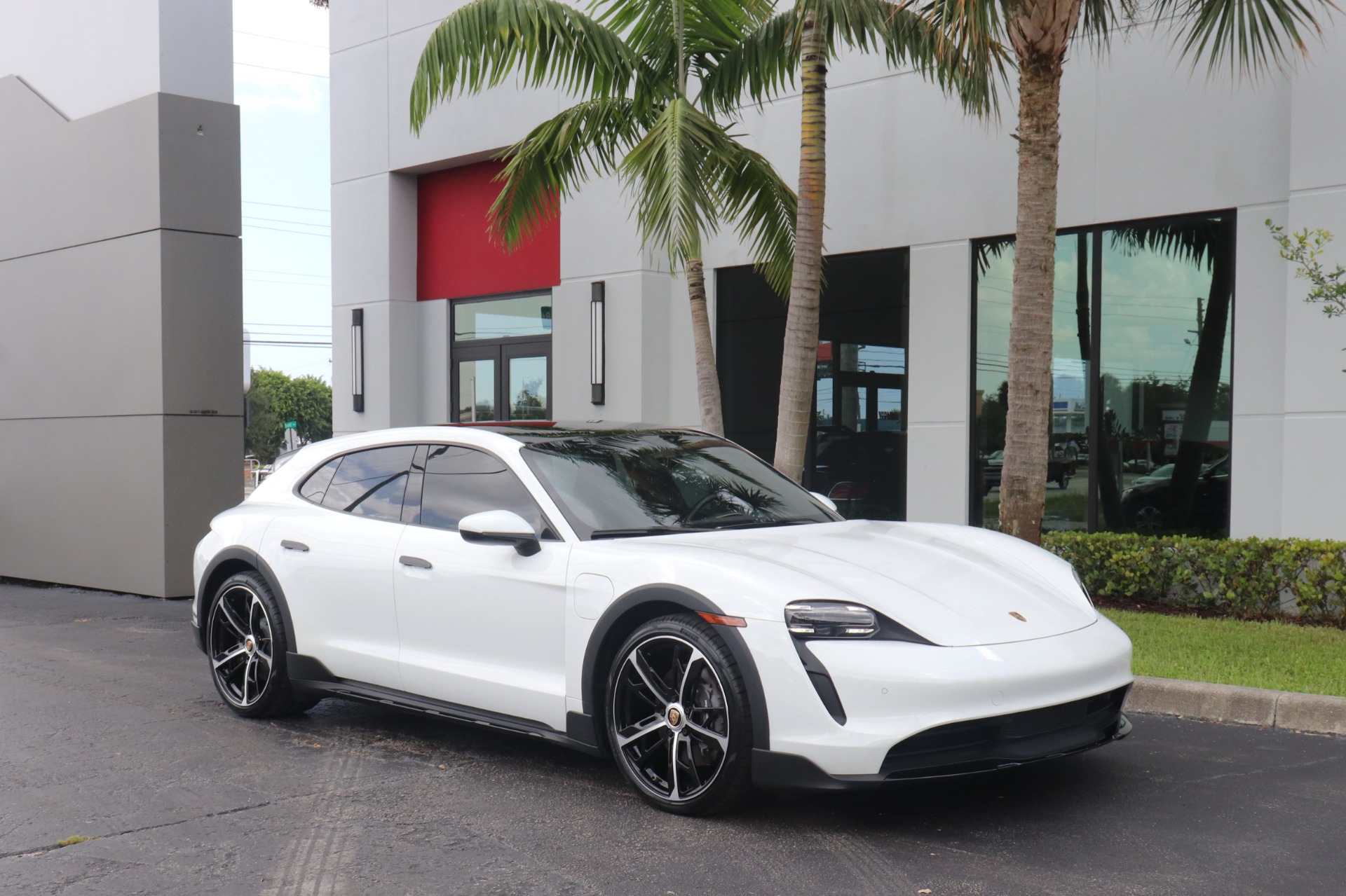 Used-2022-Porsche-Taycan-4-Cross-Turismo