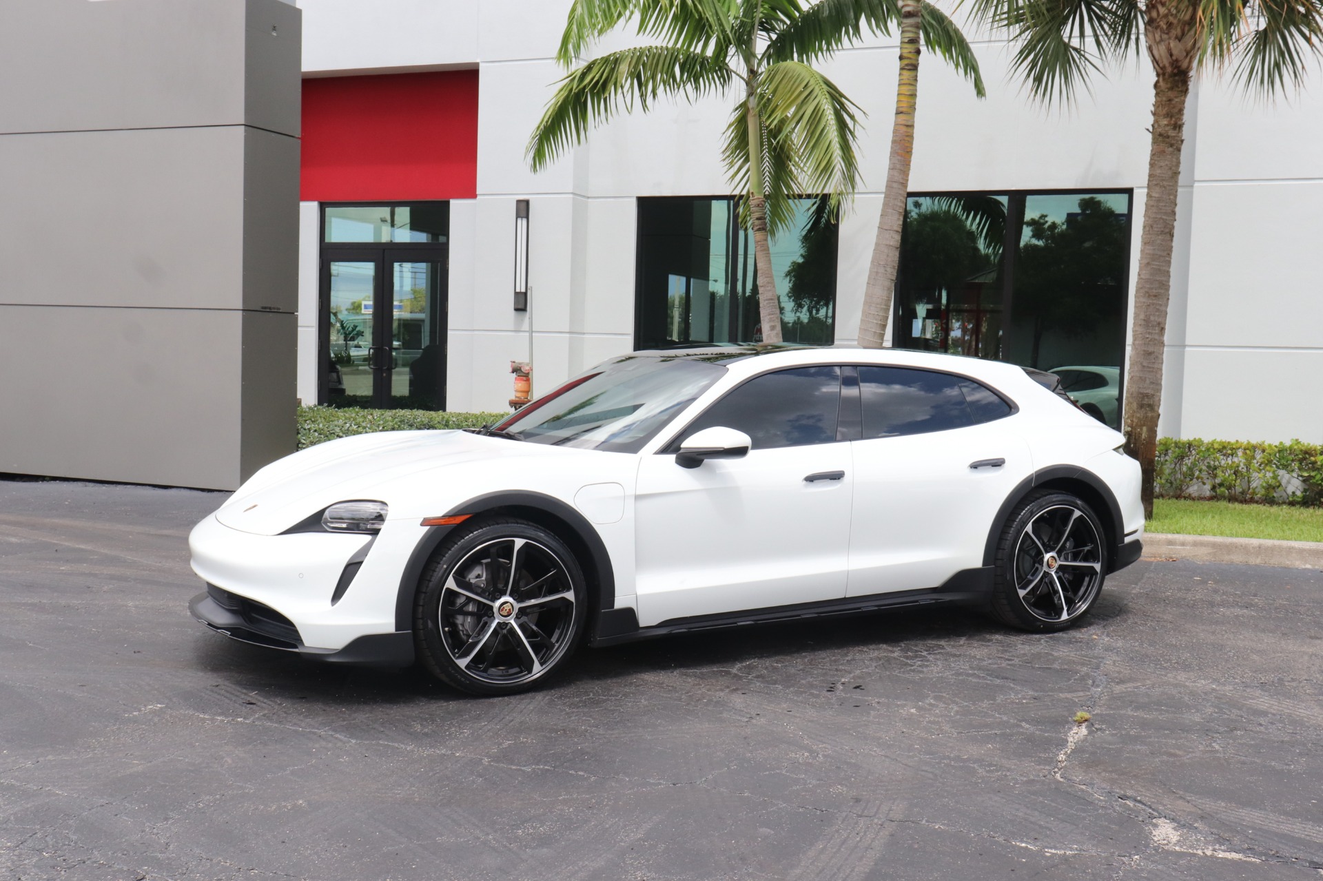 Used-2022-Porsche-Taycan-4-Cross-Turismo