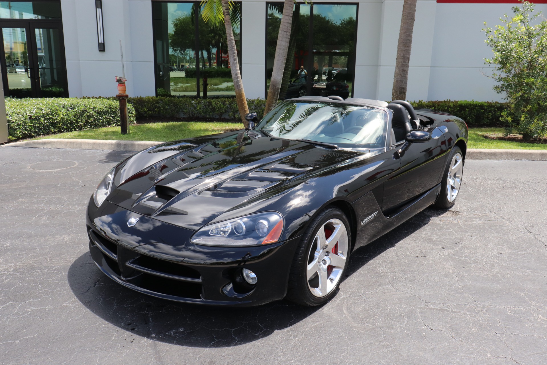 Used-2008-Dodge-Viper-SRT-10