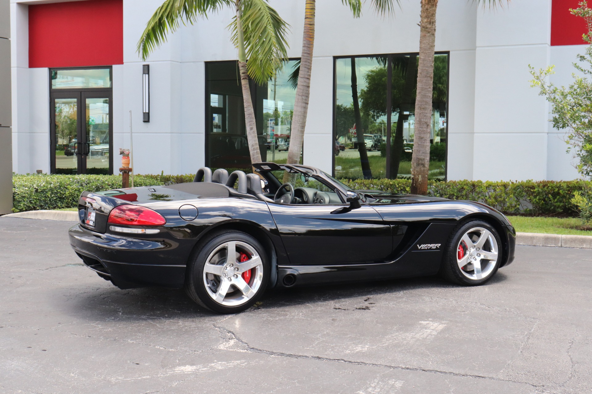 Used-2008-Dodge-Viper-SRT-10