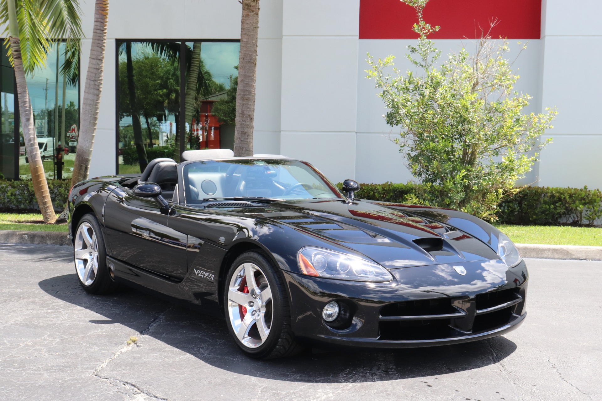 Used-2008-Dodge-Viper-SRT-10