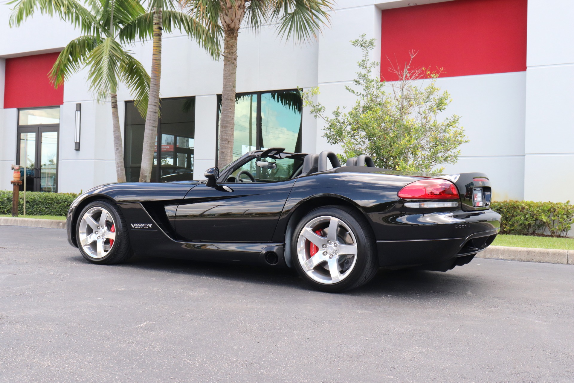 Used-2008-Dodge-Viper-SRT-10