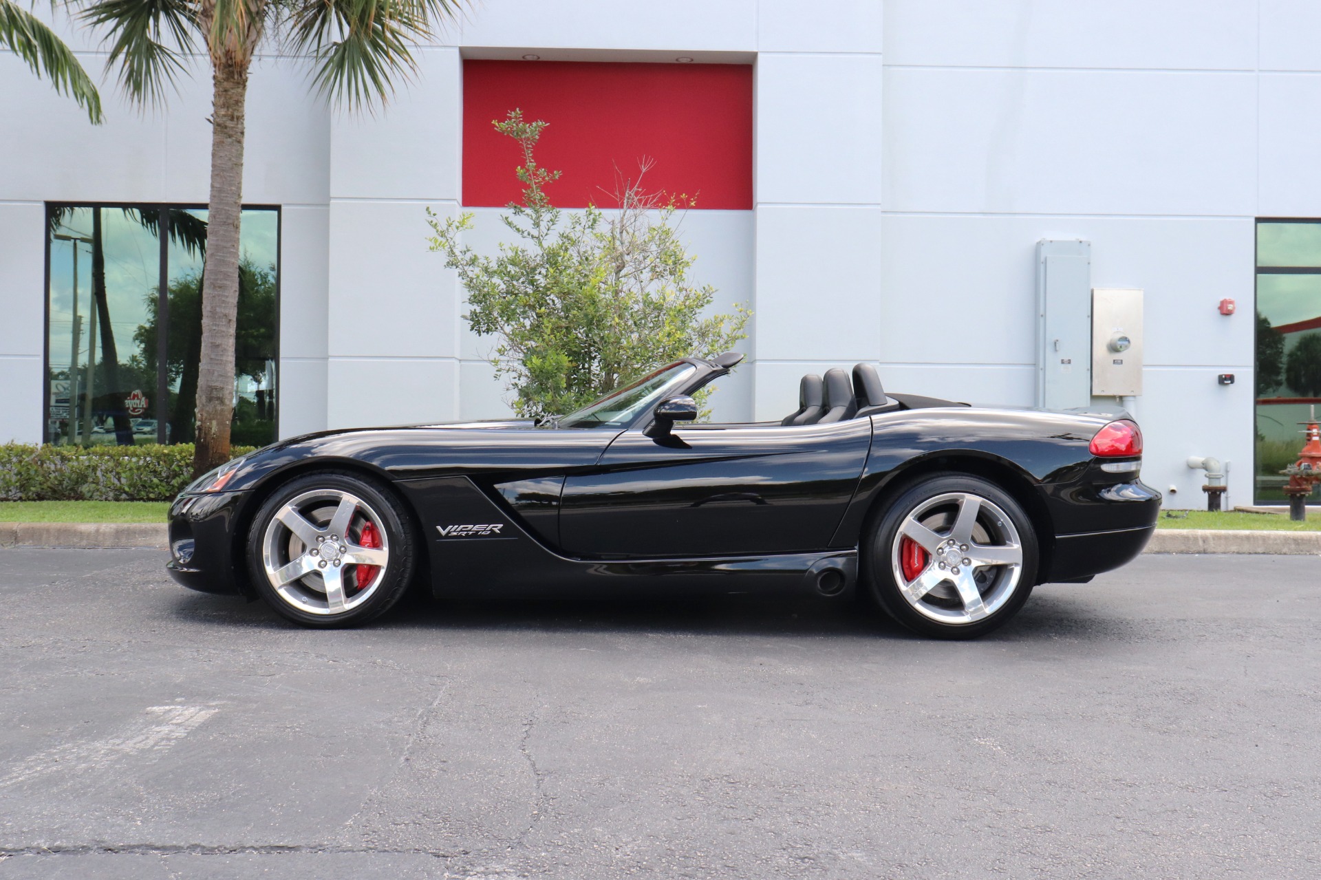 Used-2008-Dodge-Viper-SRT-10