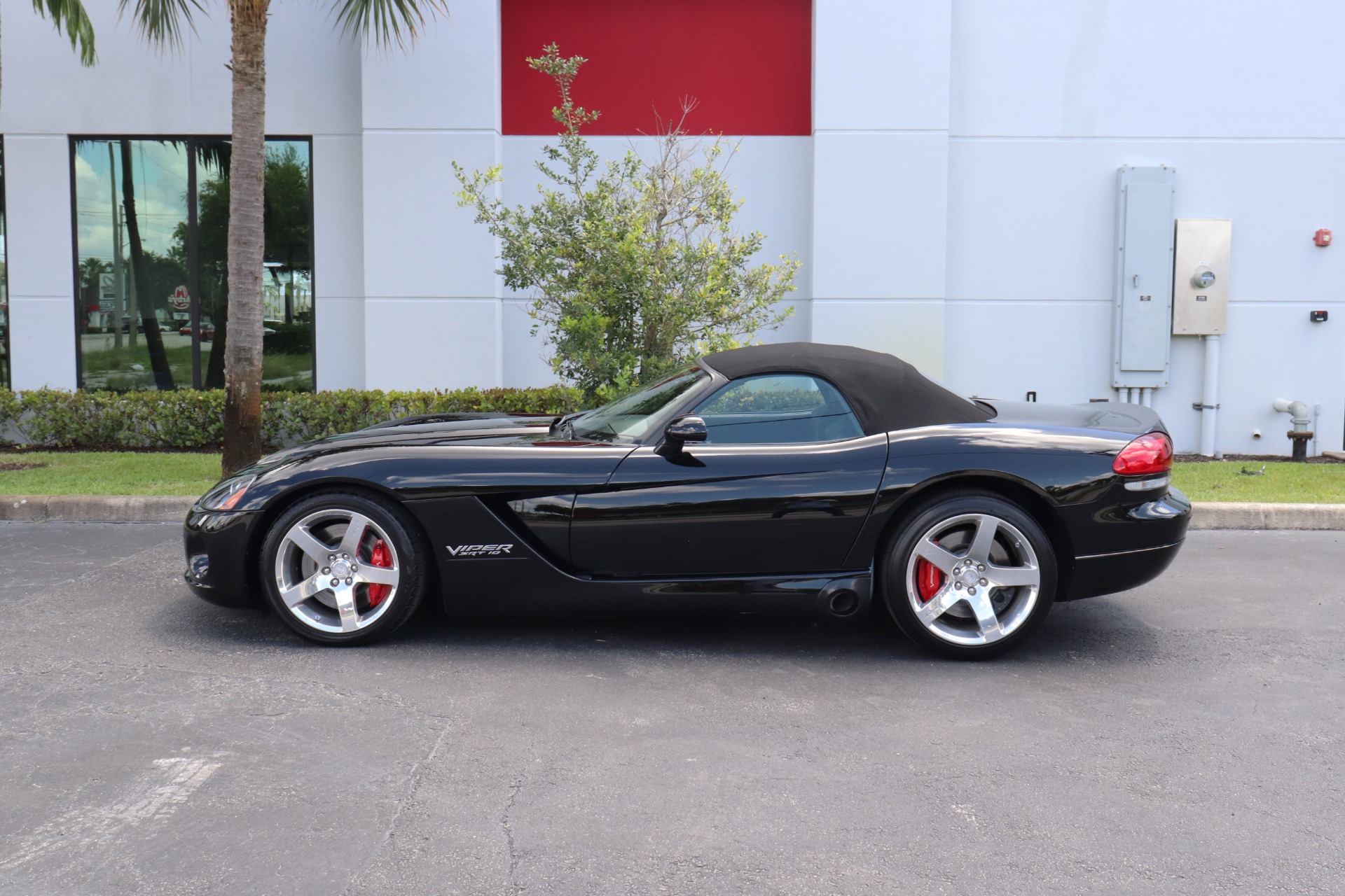 Used-2008-Dodge-Viper-SRT-10