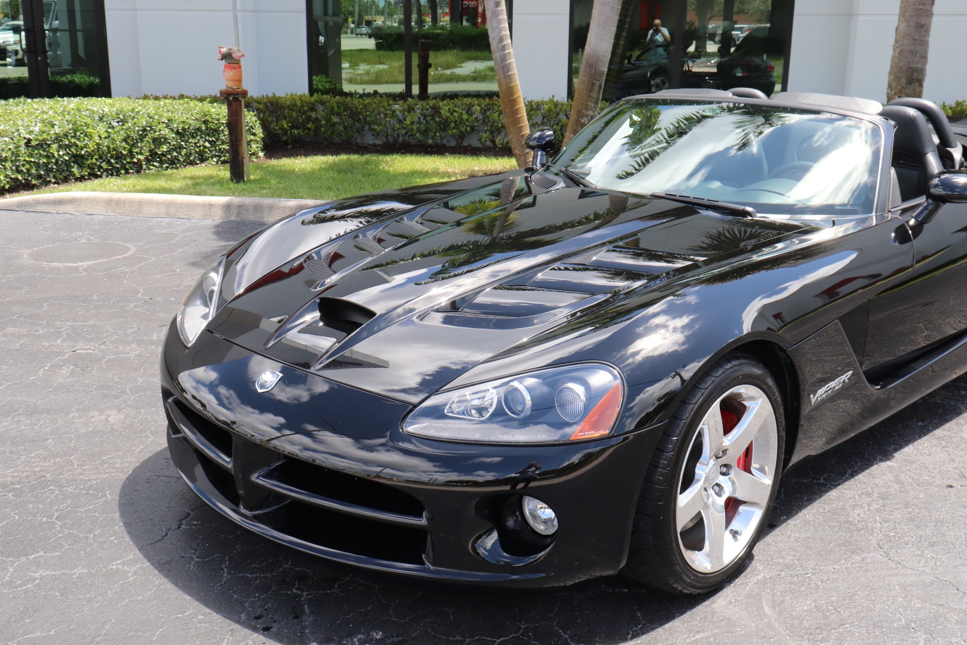 Used-2008-Dodge-Viper-SRT-10