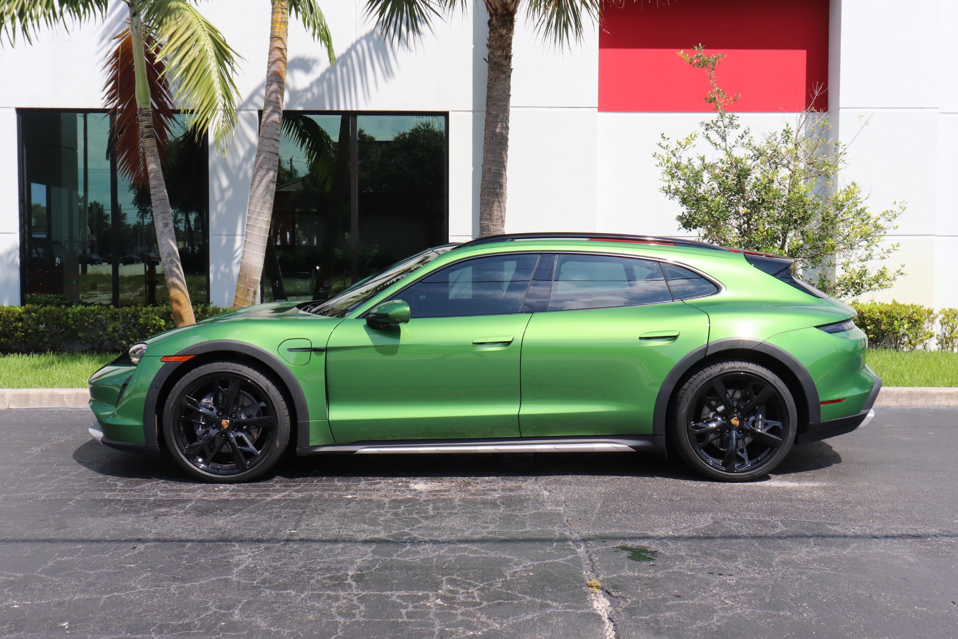 Used-2022-Porsche-Taycan-4-Cross-Turismo
