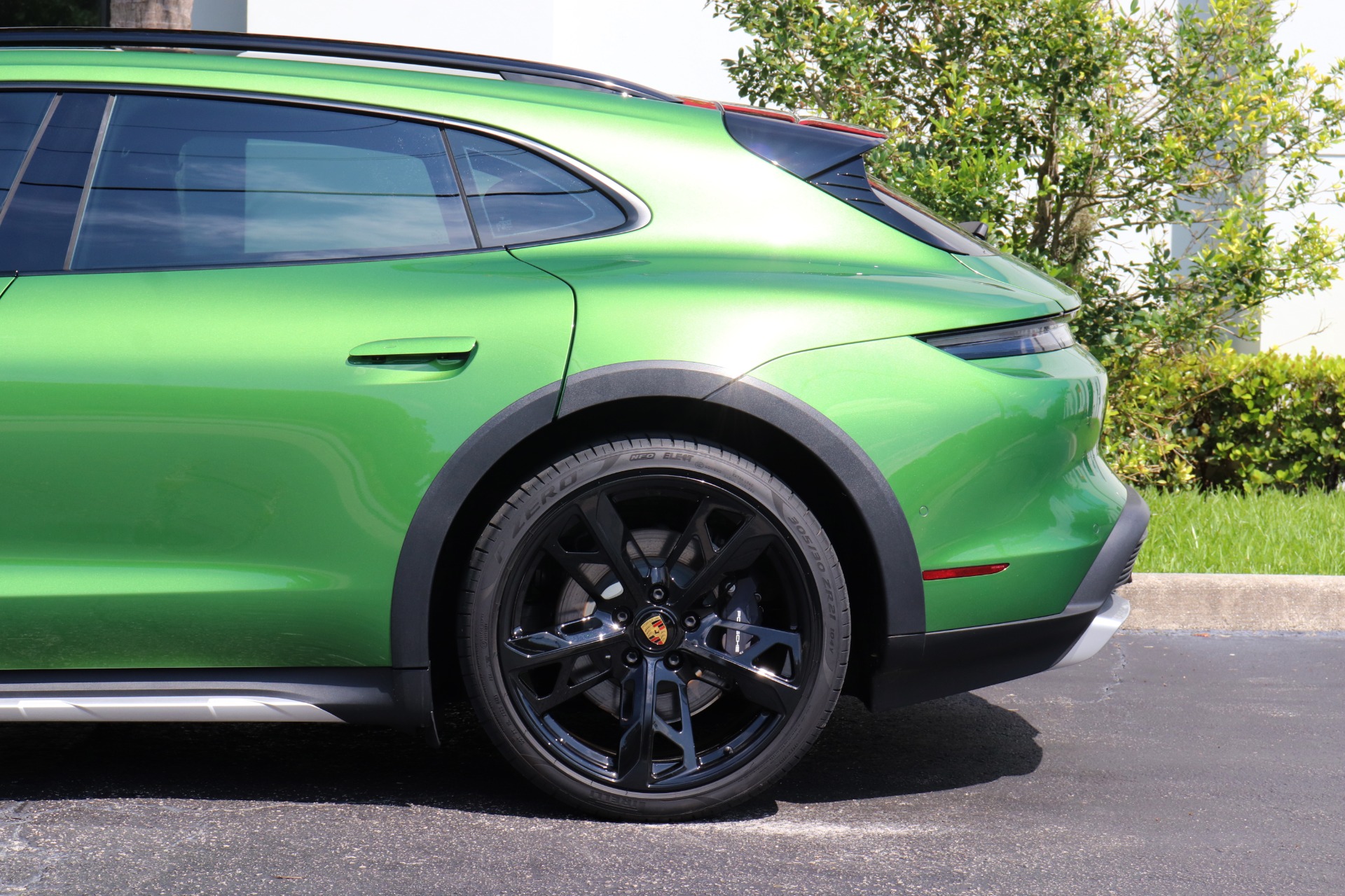 Used-2022-Porsche-Taycan-4-Cross-Turismo