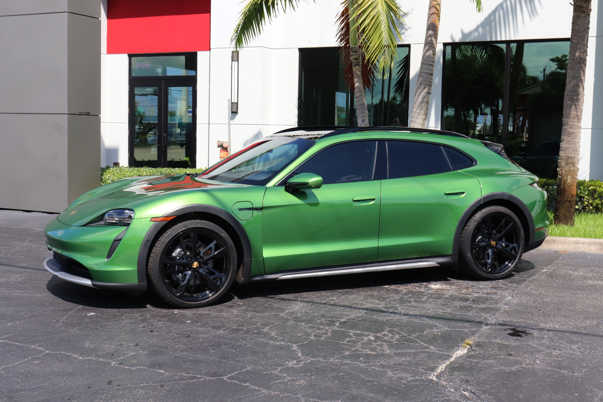 Used-2022-Porsche-Taycan-4-Cross-Turismo
