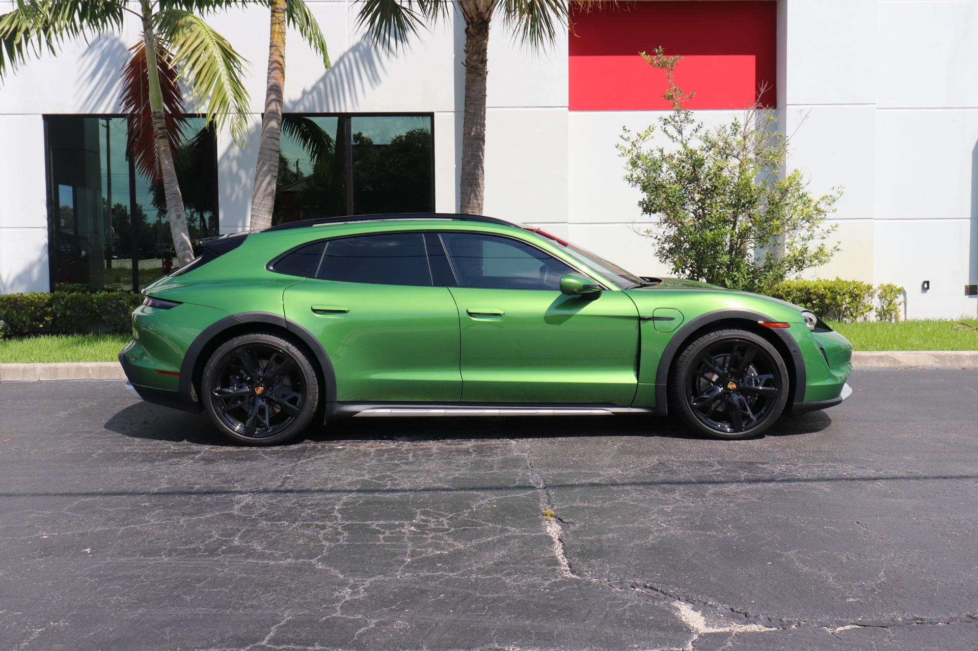 Used-2022-Porsche-Taycan-4-Cross-Turismo