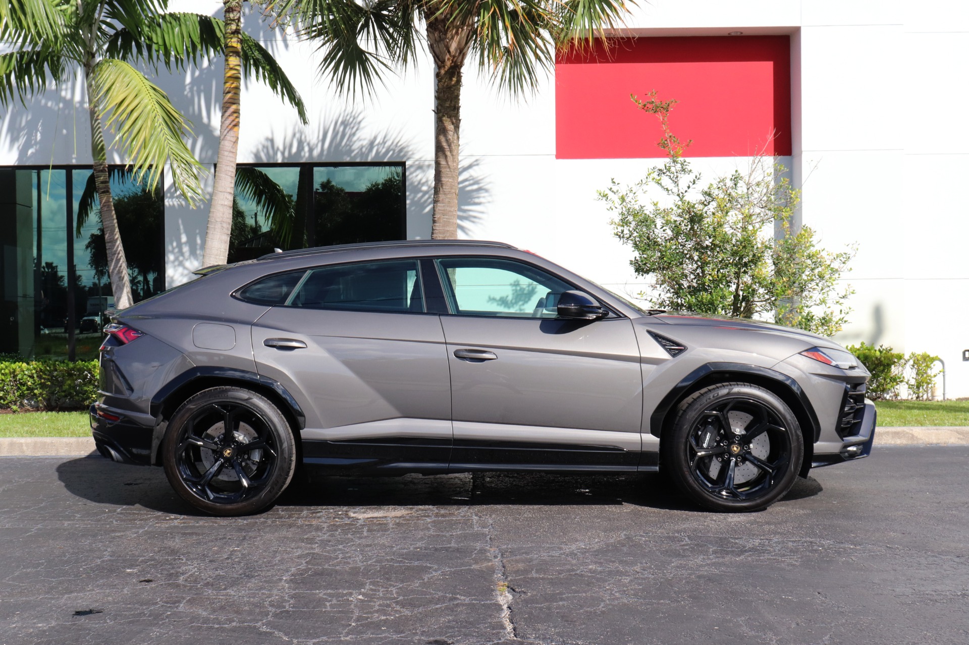 Used-2022-Lamborghini-Urus