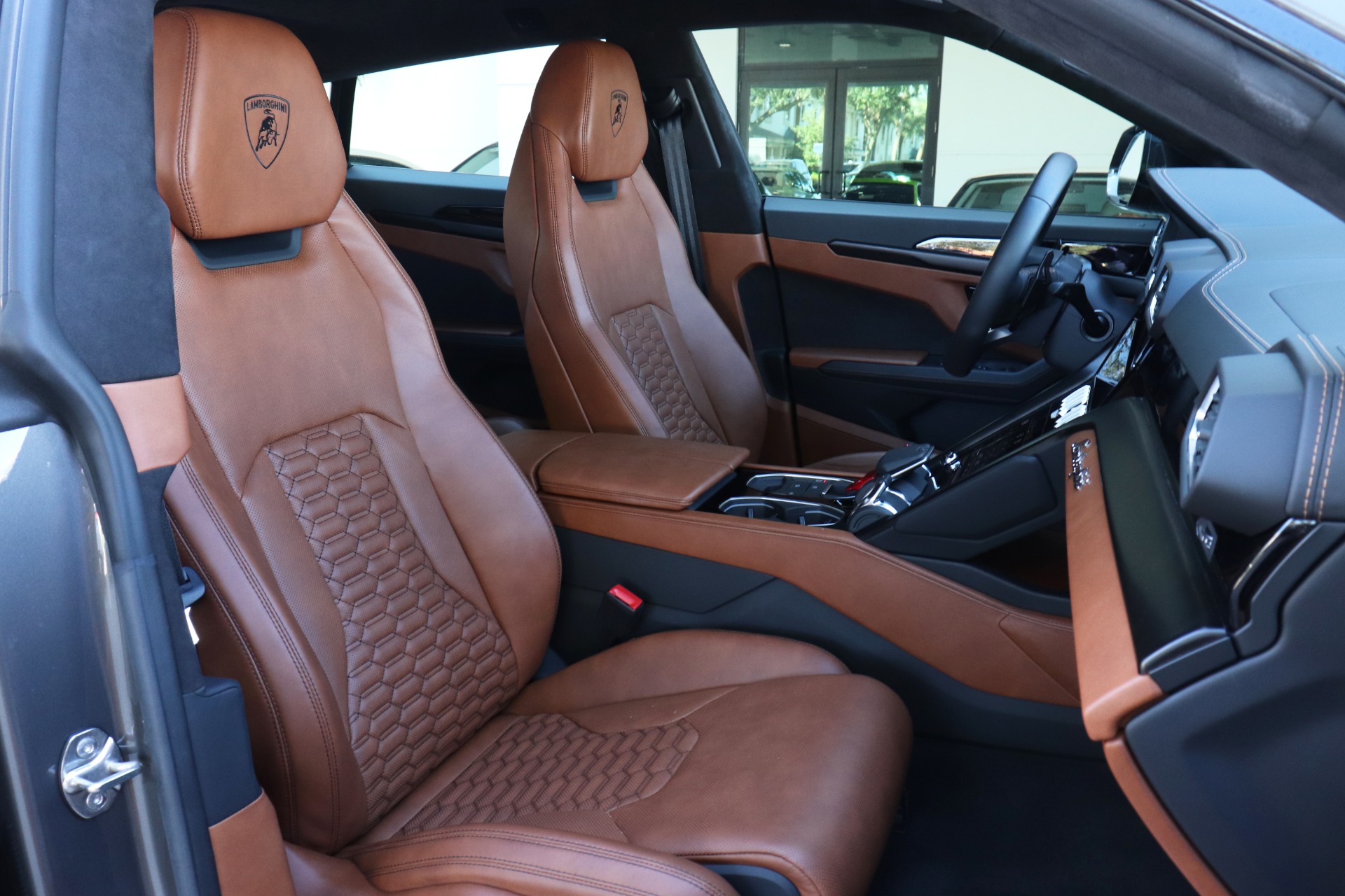 Used-2022-Lamborghini-Urus