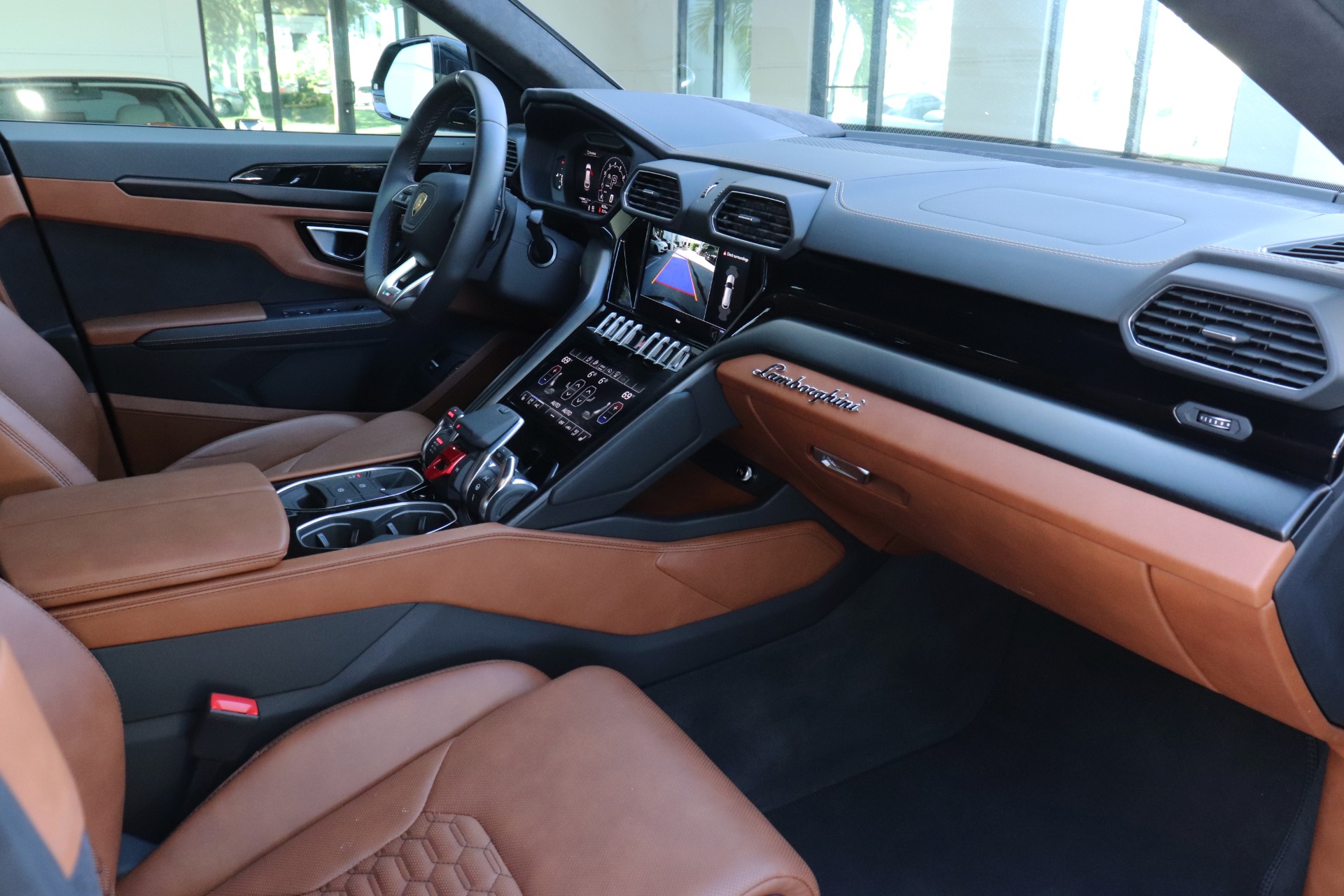 Used-2022-Lamborghini-Urus