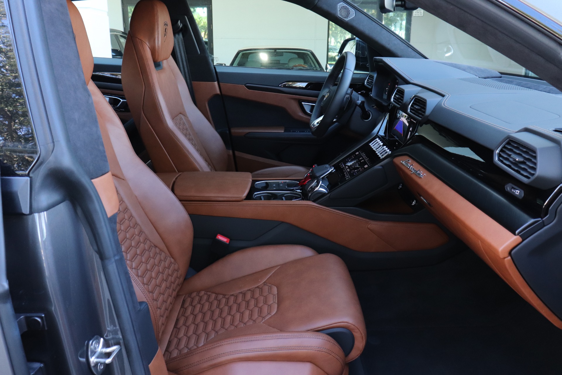 Used-2022-Lamborghini-Urus