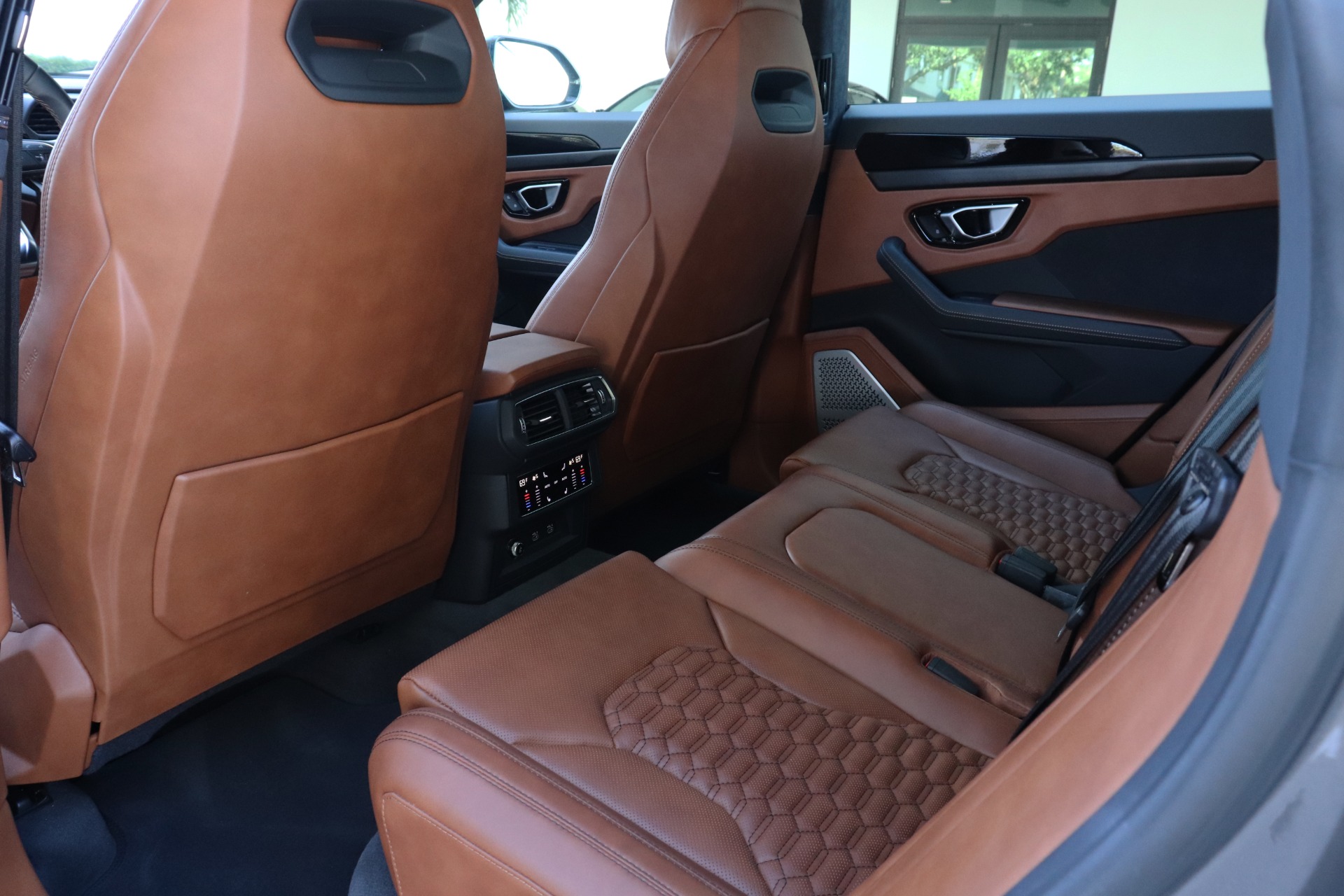 Used-2022-Lamborghini-Urus