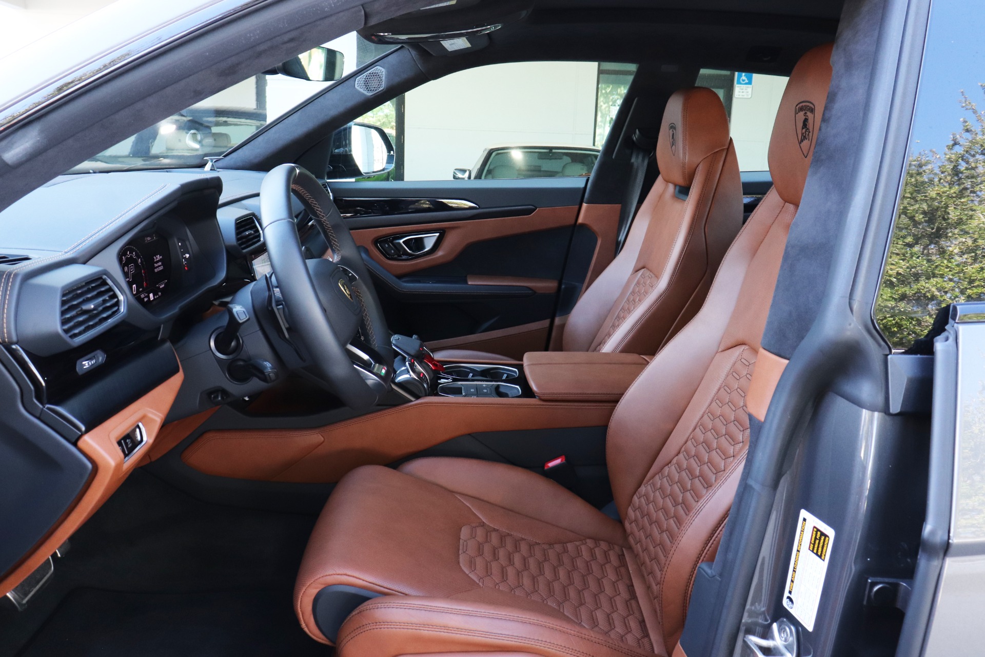 Used-2022-Lamborghini-Urus