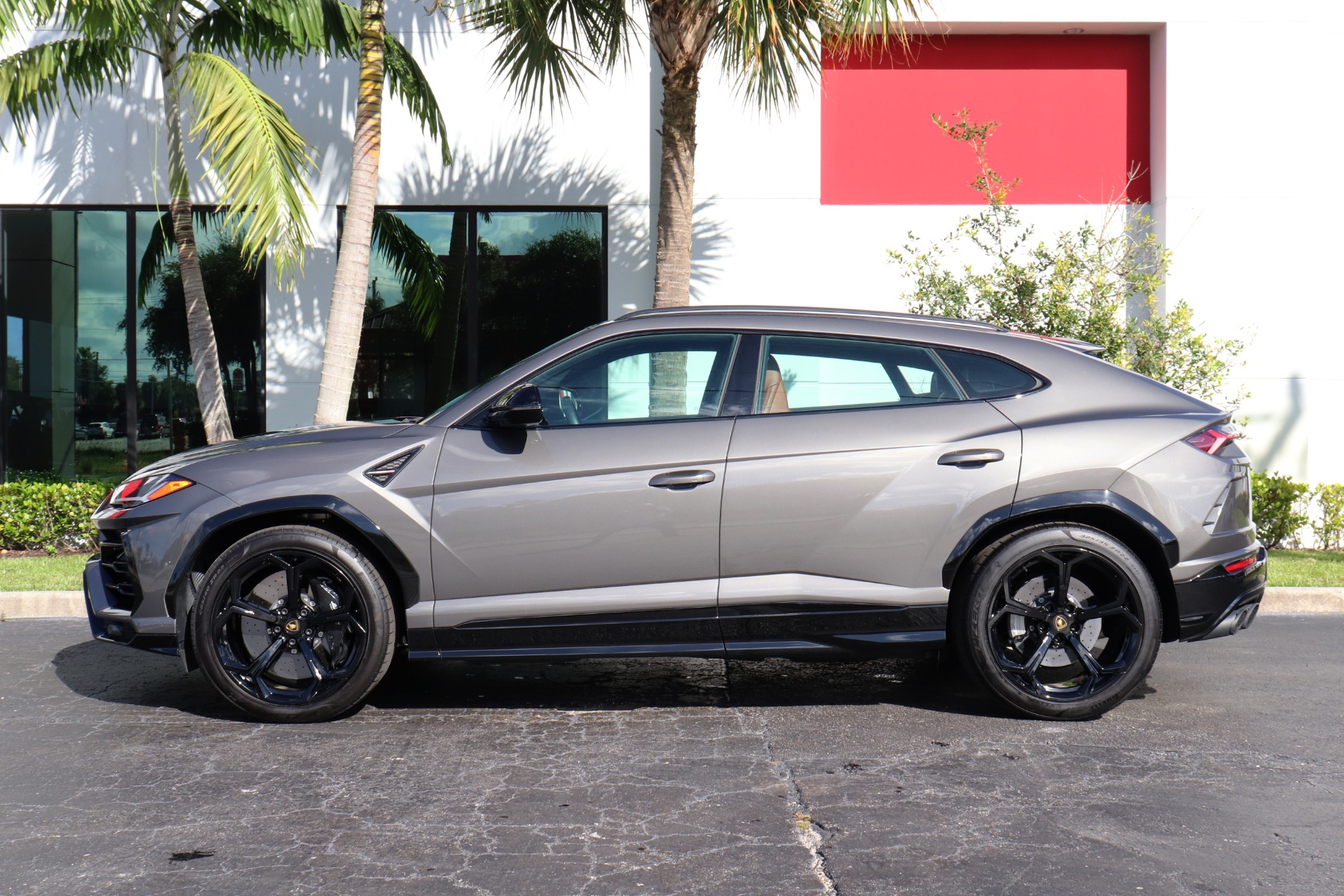 Used-2022-Lamborghini-Urus