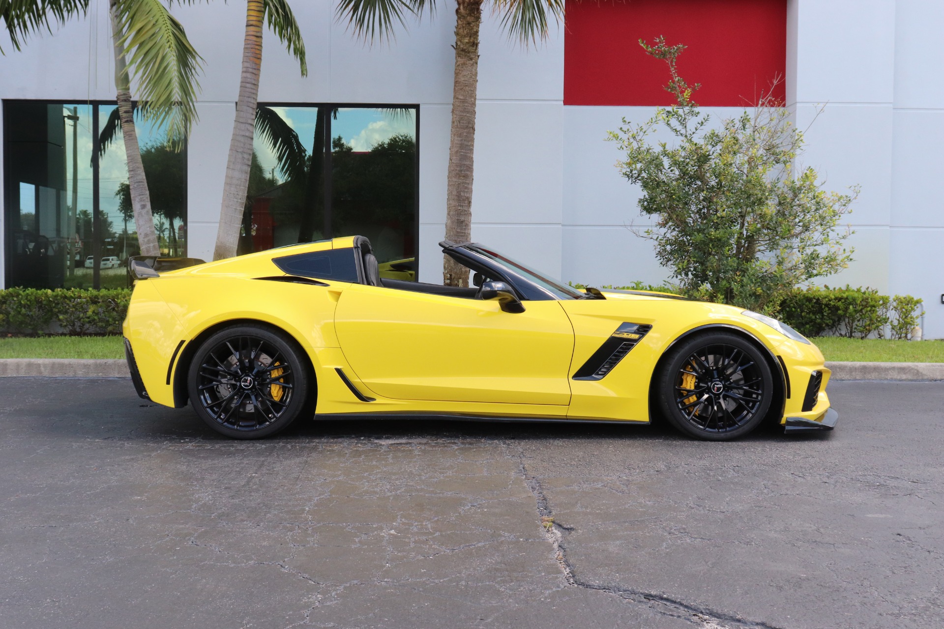 Used-2016-Chevrolet-Corvette-Z06