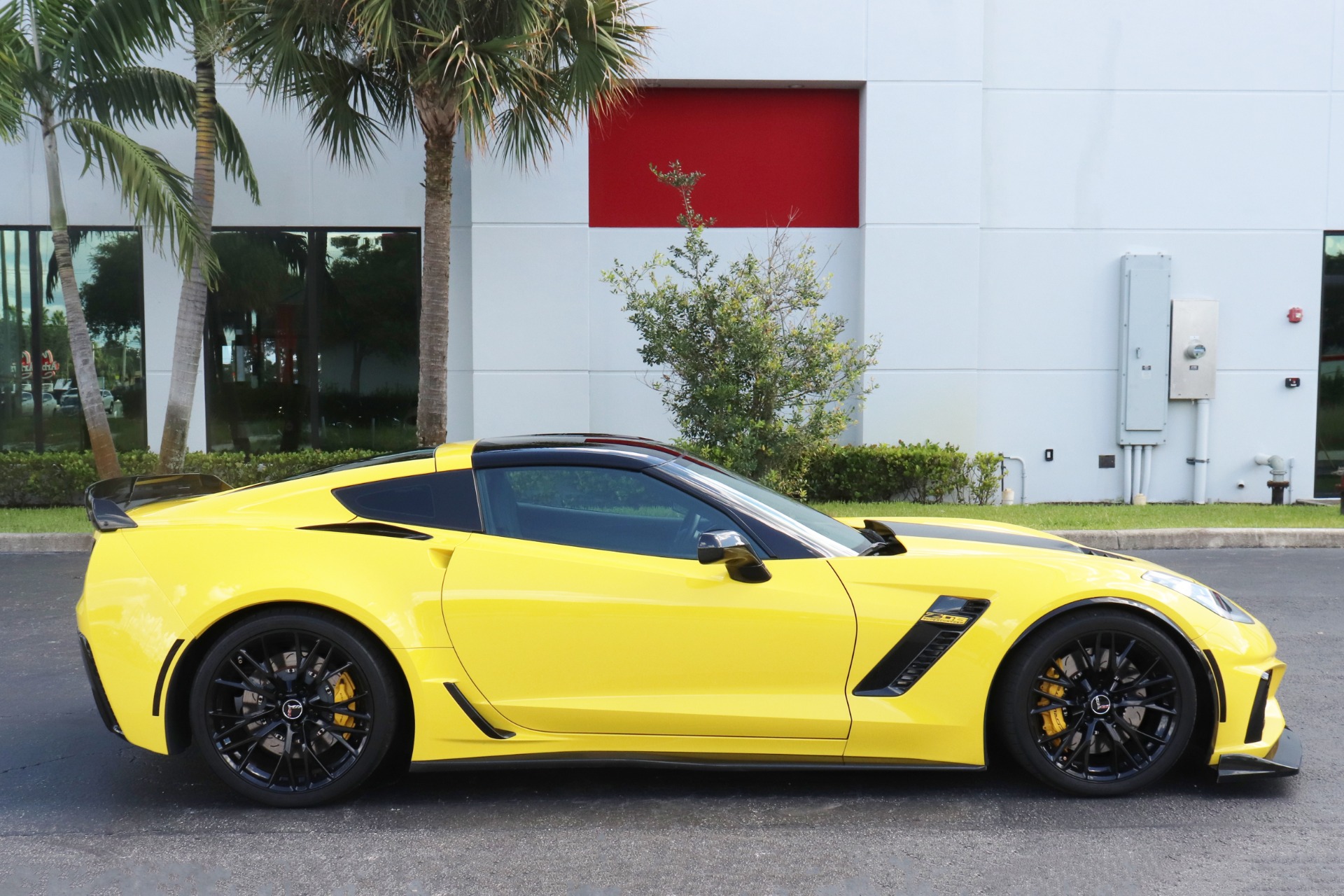 Used-2016-Chevrolet-Corvette-Z06