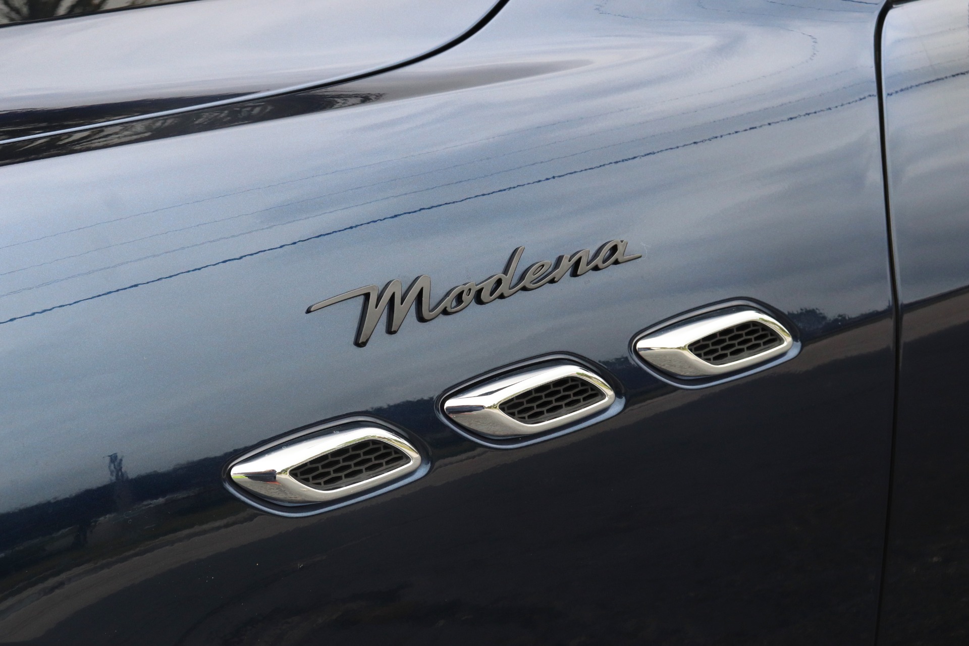 Used-2022-Maserati-Levante-Modena