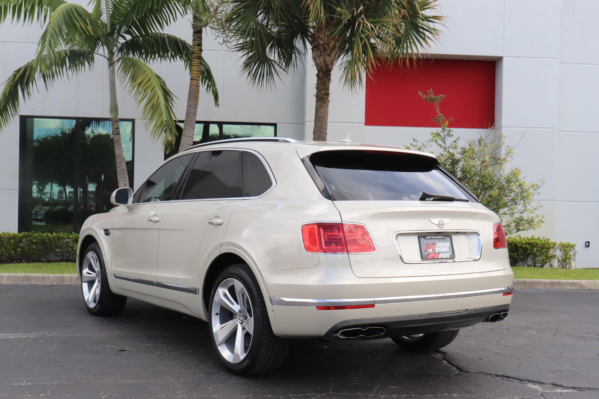 Used-2019-Bentley-Bentayga-V8