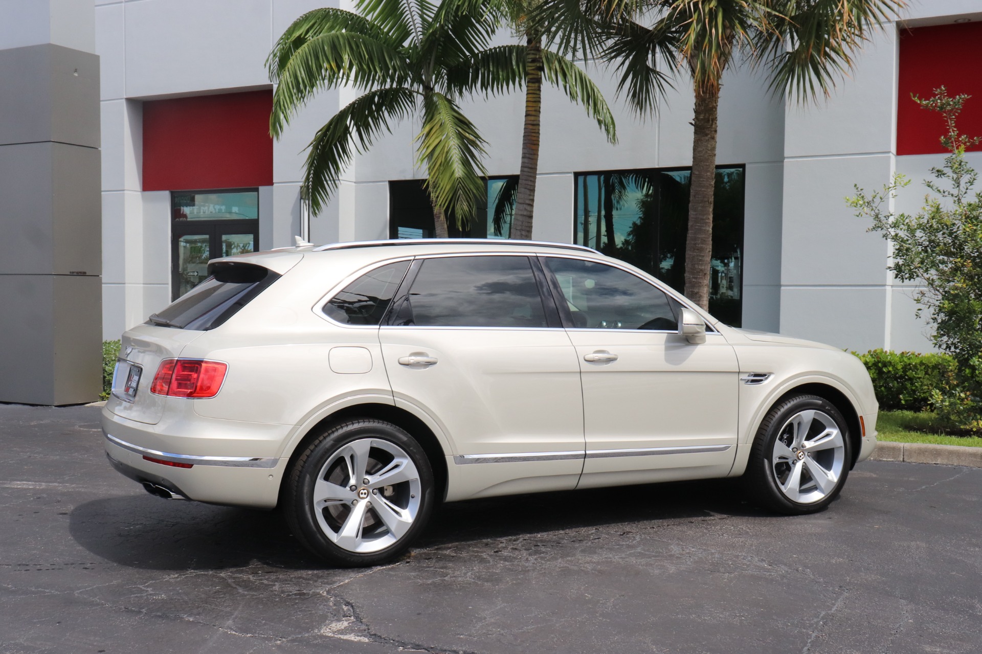 Used-2019-Bentley-Bentayga-V8