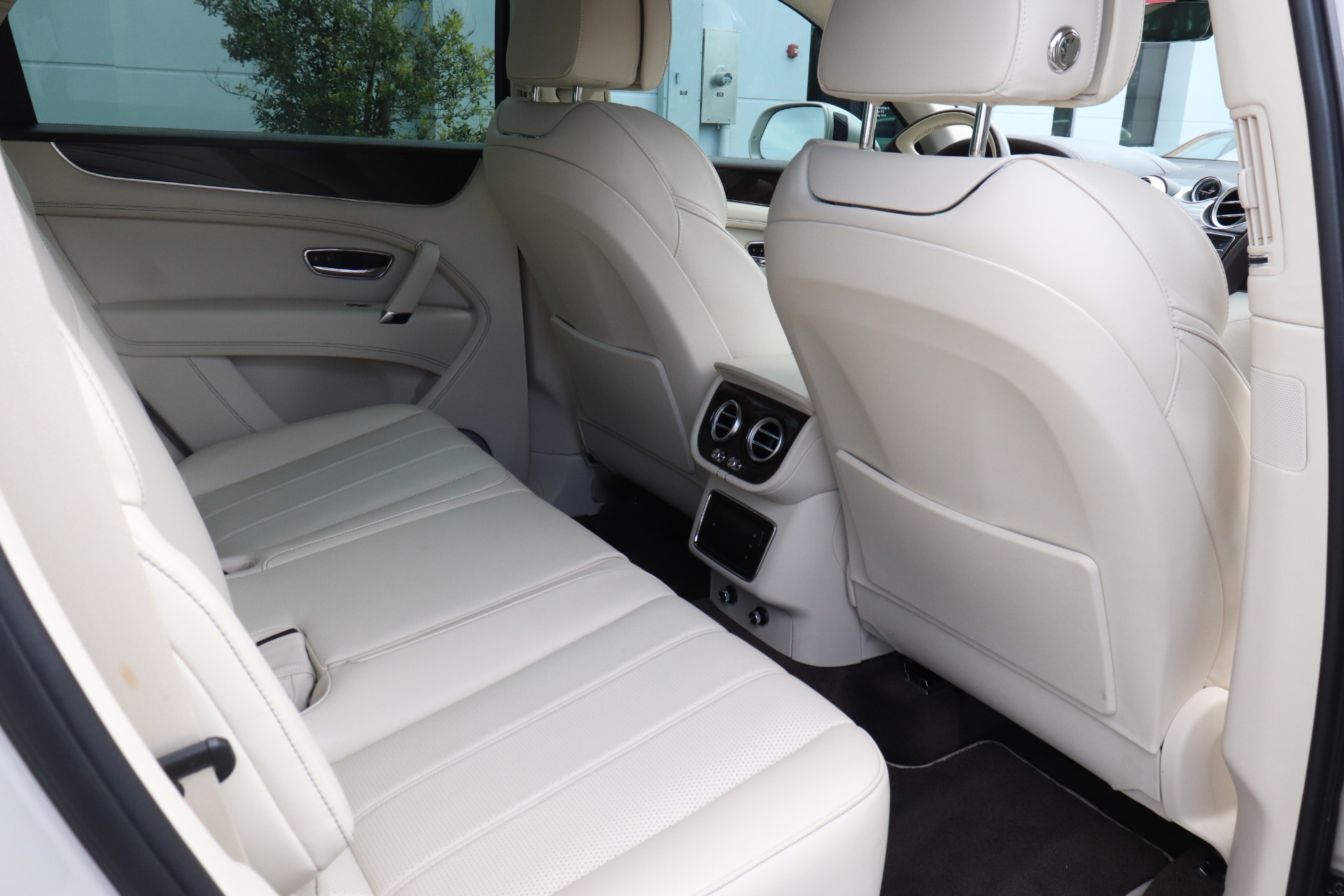 Used-2019-Bentley-Bentayga-V8
