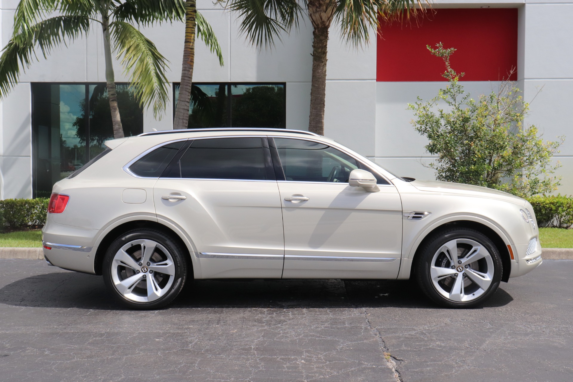 Used-2019-Bentley-Bentayga-V8