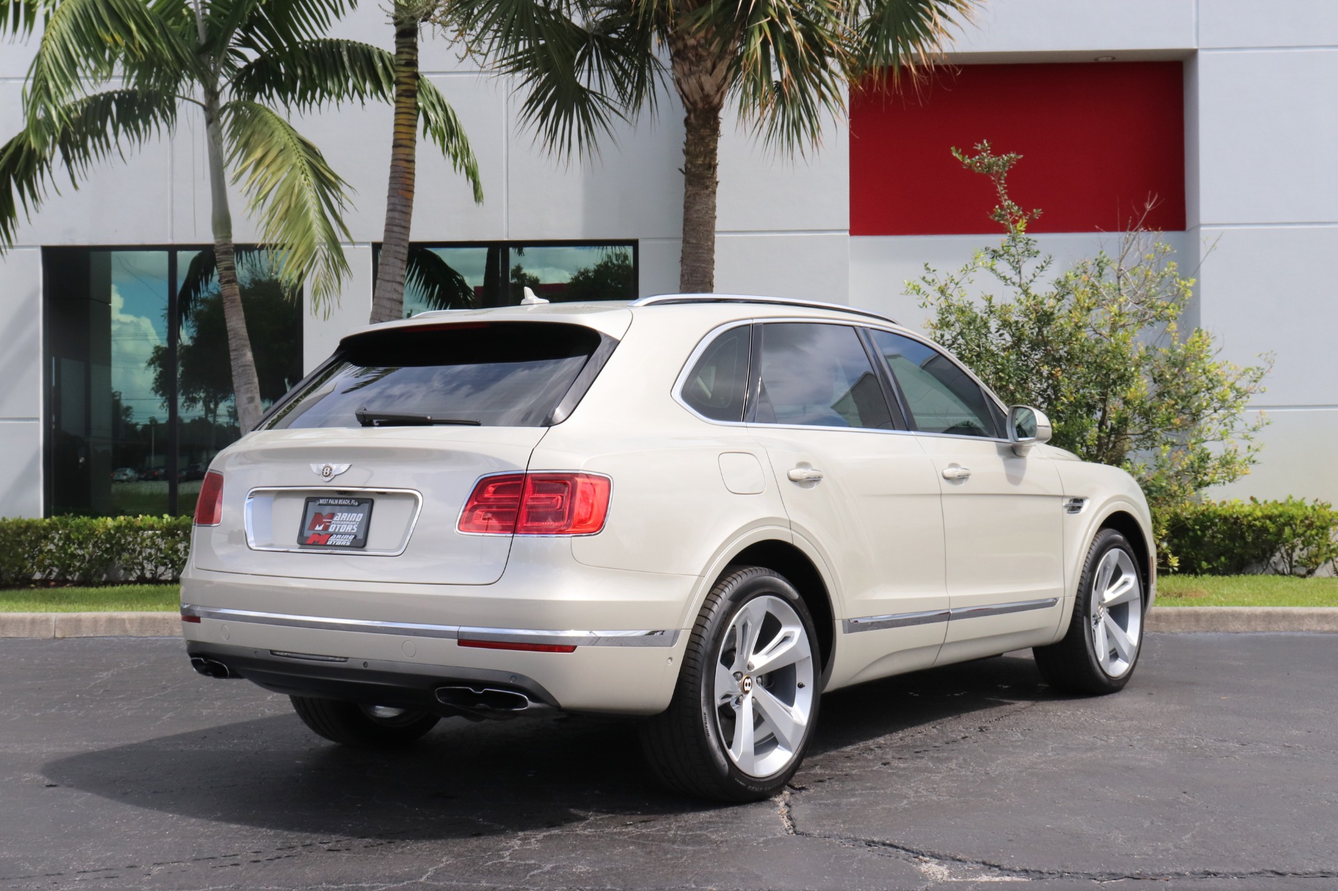 Used-2019-Bentley-Bentayga-V8