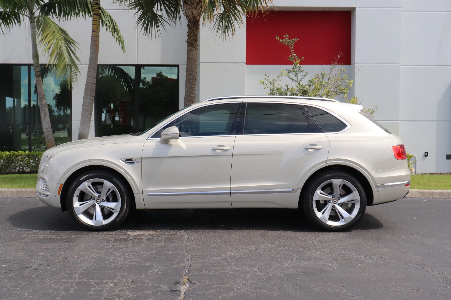 Used-2019-Bentley-Bentayga-V8