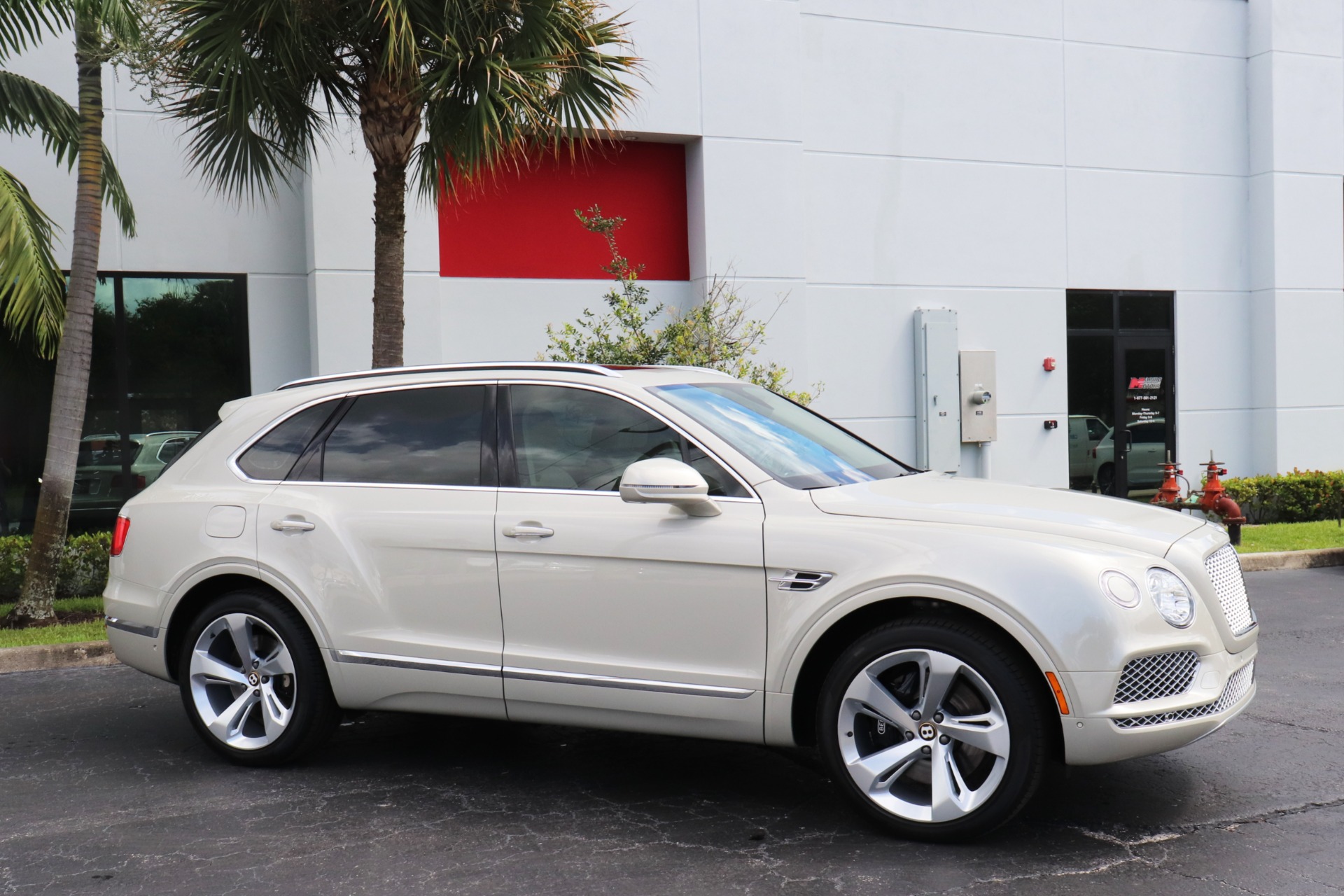 Used-2019-Bentley-Bentayga-V8