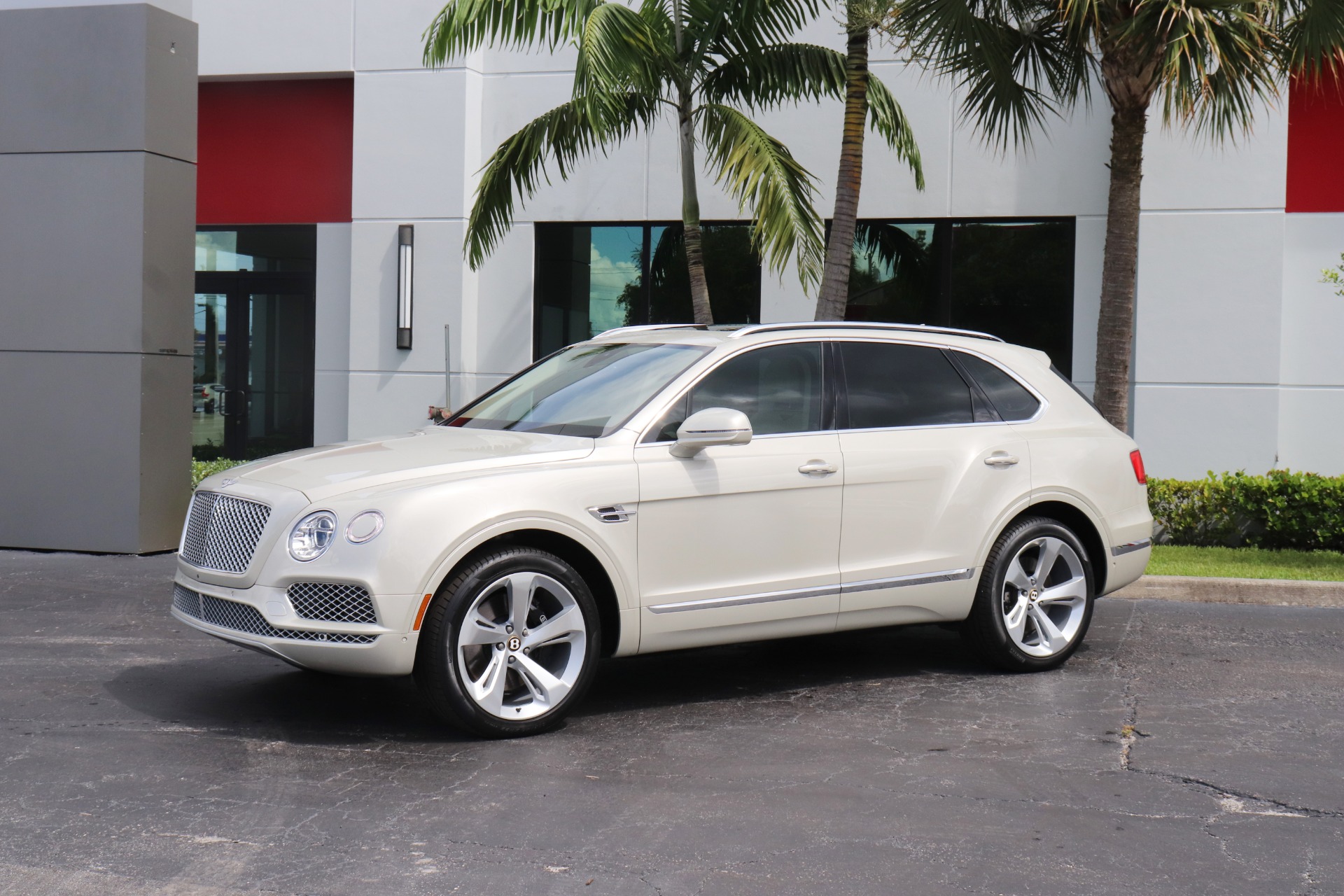 Used-2019-Bentley-Bentayga-V8