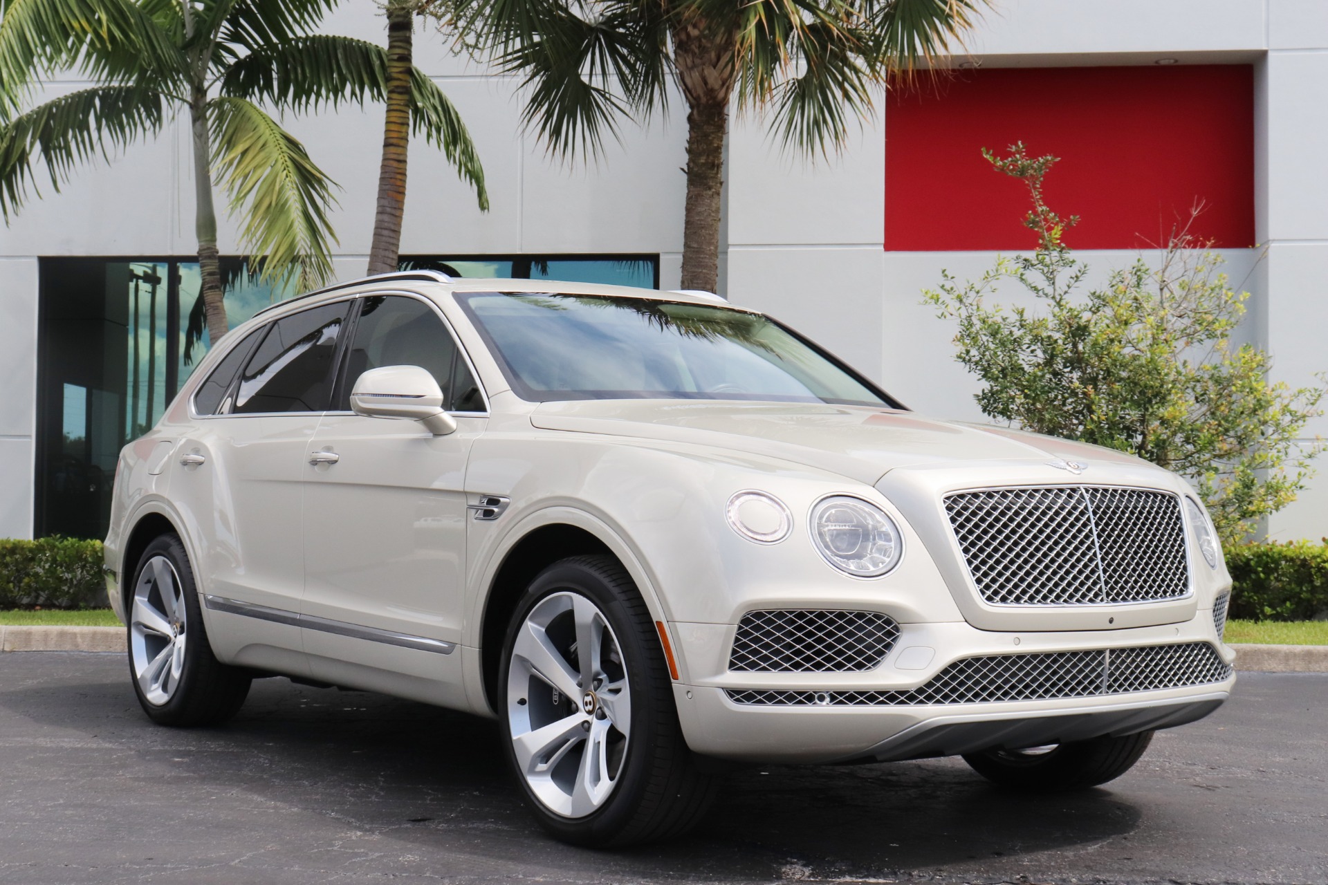 Used-2019-Bentley-Bentayga-V8
