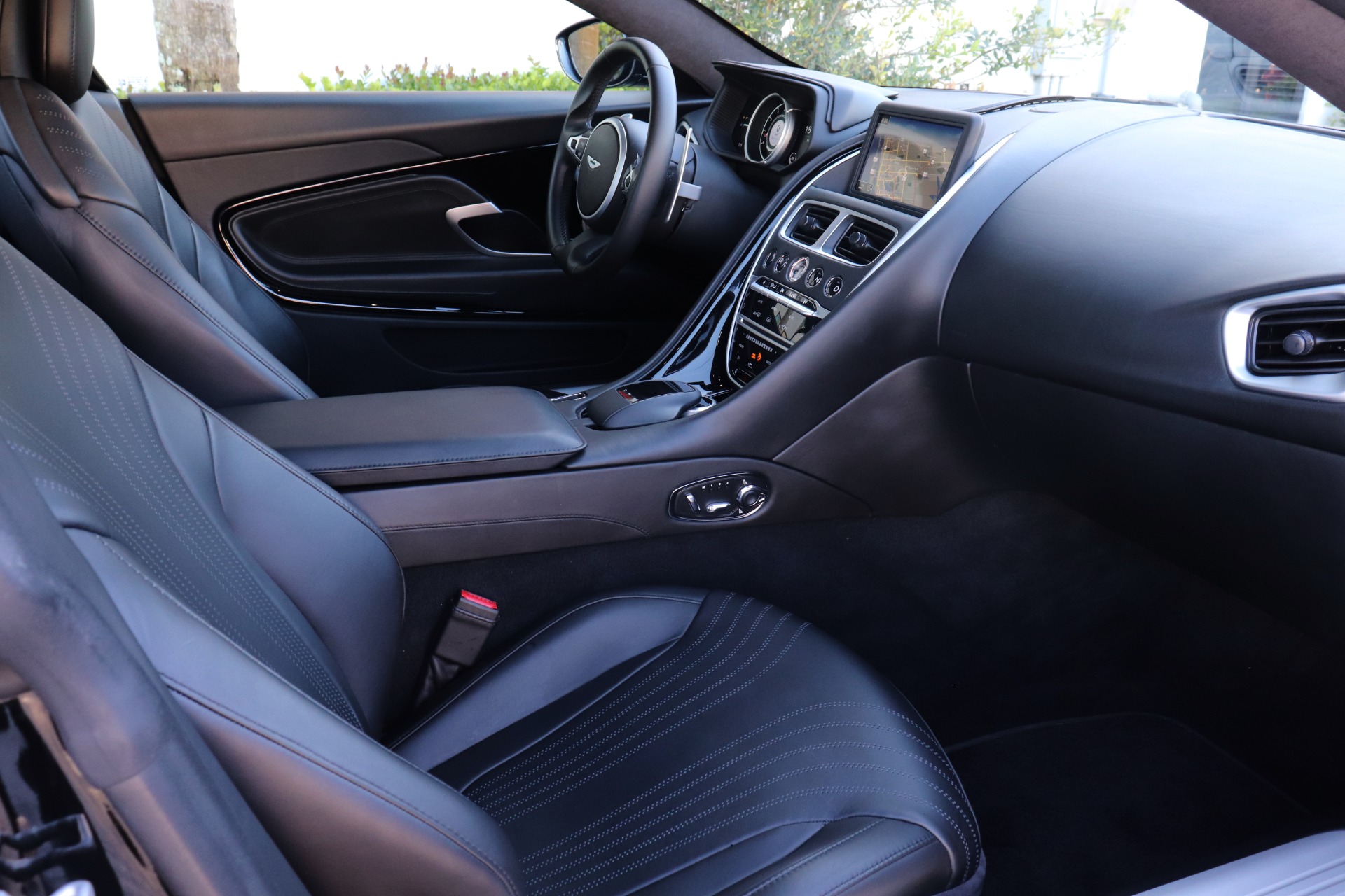 Used-2018-Aston-Martin-DB11-V12
